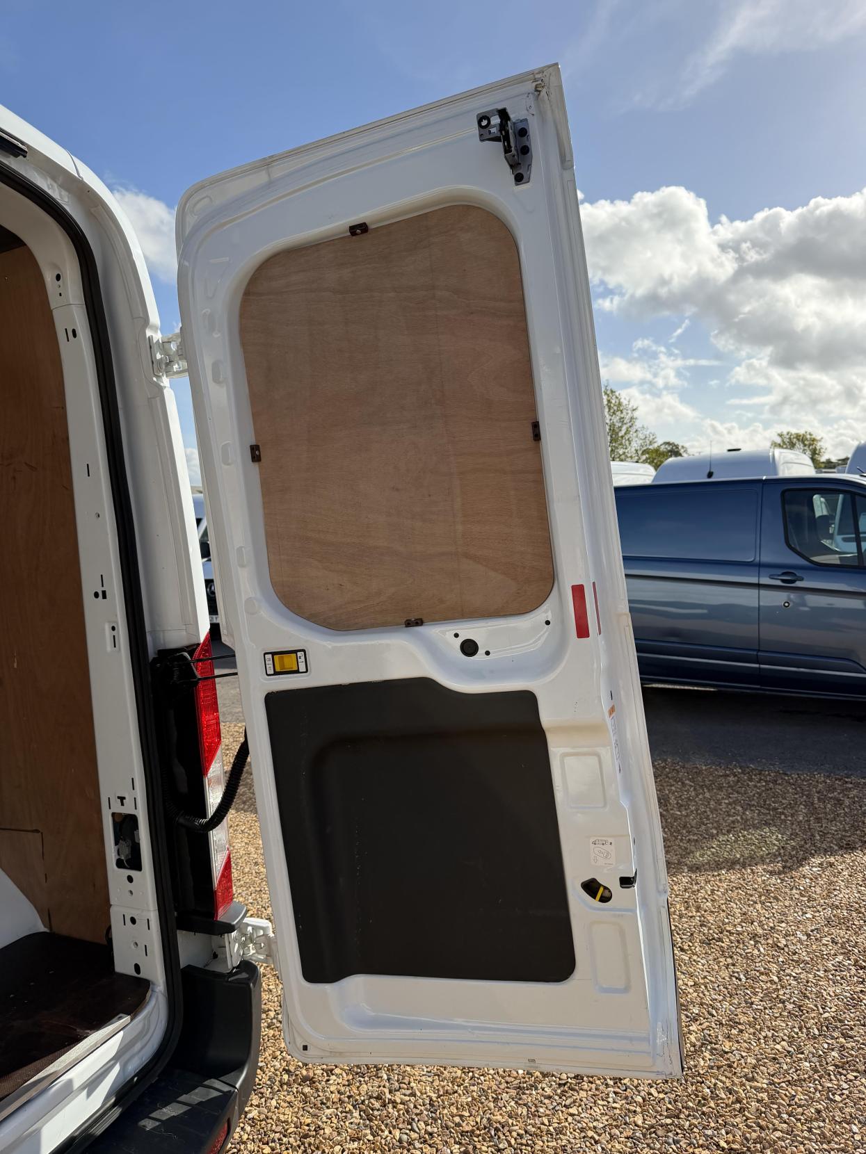 2017 Ford Transit 2.2 TDCi 350 Panel Van 5dr Diesel Manual RWD L3 H2 Euro 5 (125 ps) - Thumbnail 42