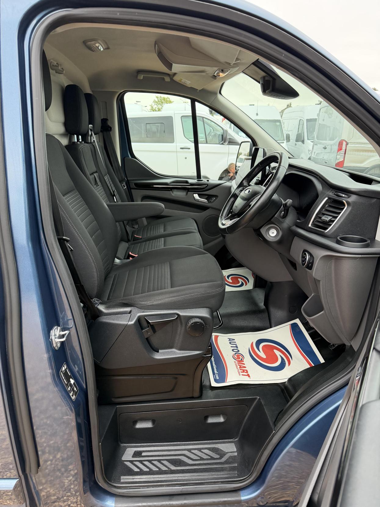 2019 Ford Transit Custom 2.0 300 EcoBlue Limited Panel Van 5dr Diesel Auto L1 H1 Euro 6 (s/s) (130 ps) - Thumbnail 14