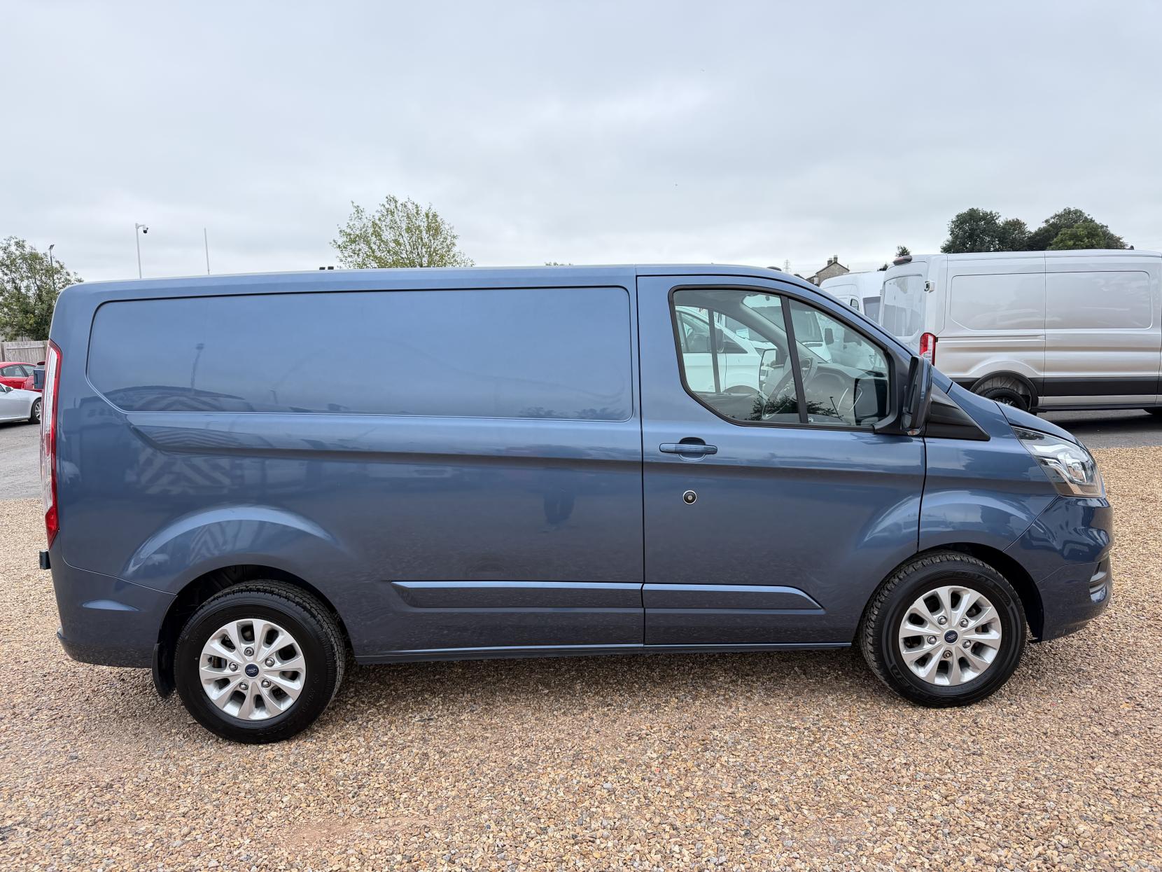 2019 Ford Transit Custom 2.0 300 EcoBlue Limited Panel Van 5dr Diesel Auto L1 H1 Euro 6 (s/s) (130 ps) - Thumbnail 12