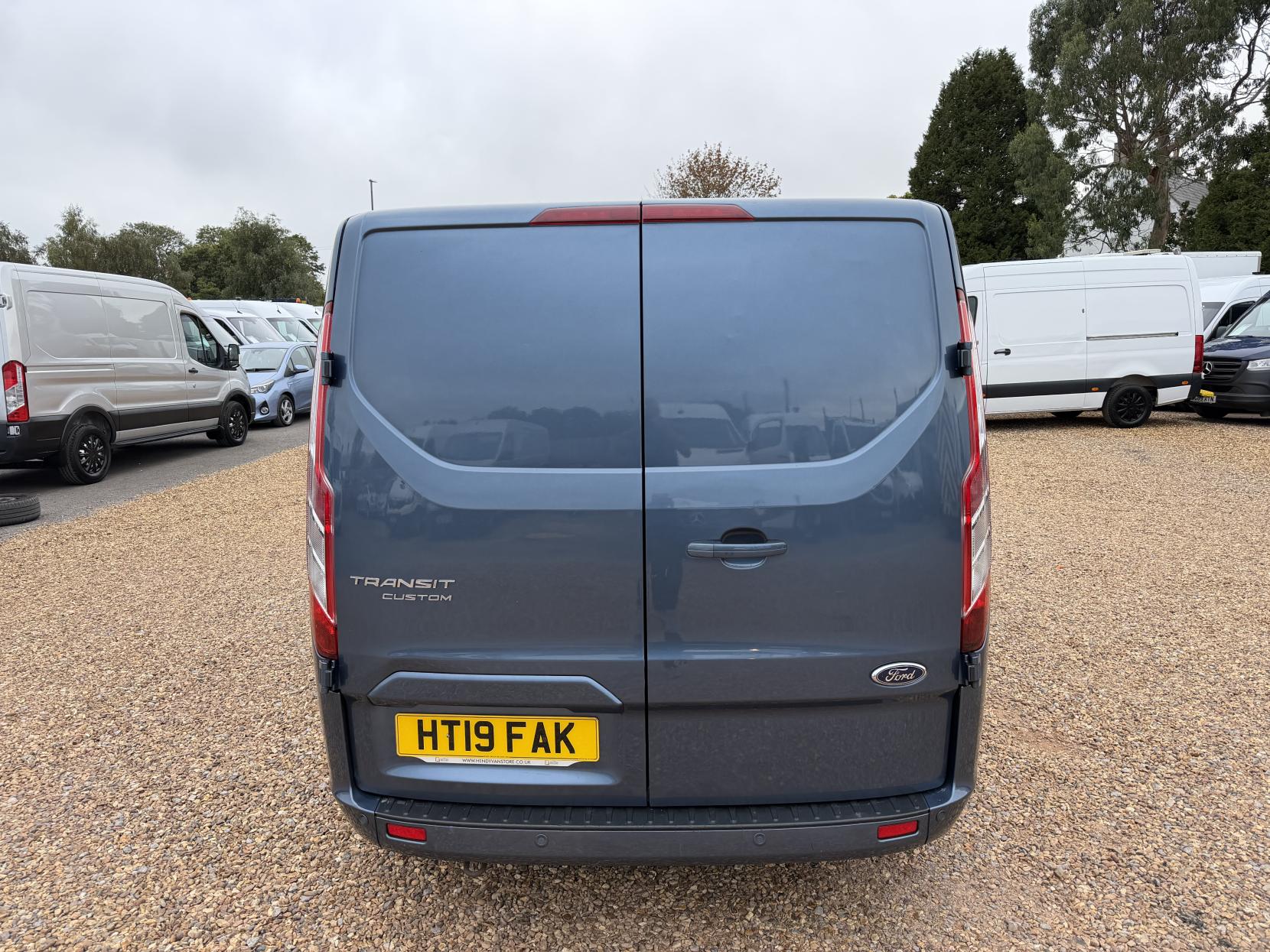 2019 Ford Transit Custom 2.0 300 EcoBlue Limited Panel Van 5dr Diesel Auto L1 H1 Euro 6 (s/s) (130 ps) - Thumbnail 10