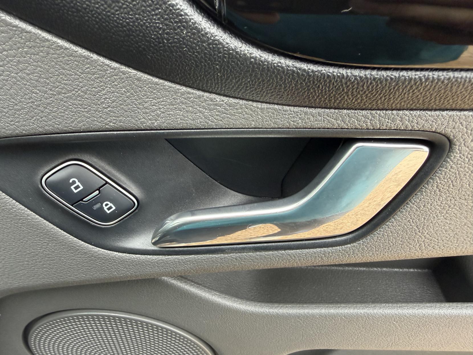 2019 Ford Transit Custom 2.0 300 EcoBlue Limited Panel Van 5dr Diesel Auto L1 H1 Euro 6 (s/s) (130 ps) - Thumbnail 25