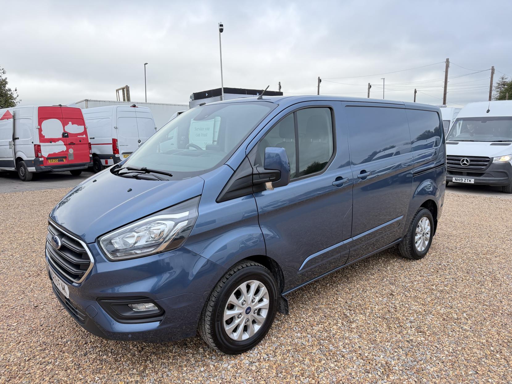 2019 Ford Transit Custom 2.0 300 EcoBlue Limited Panel Van 5dr Diesel Auto L1 H1 Euro 6 (s/s) (130 ps) - Thumbnail 7
