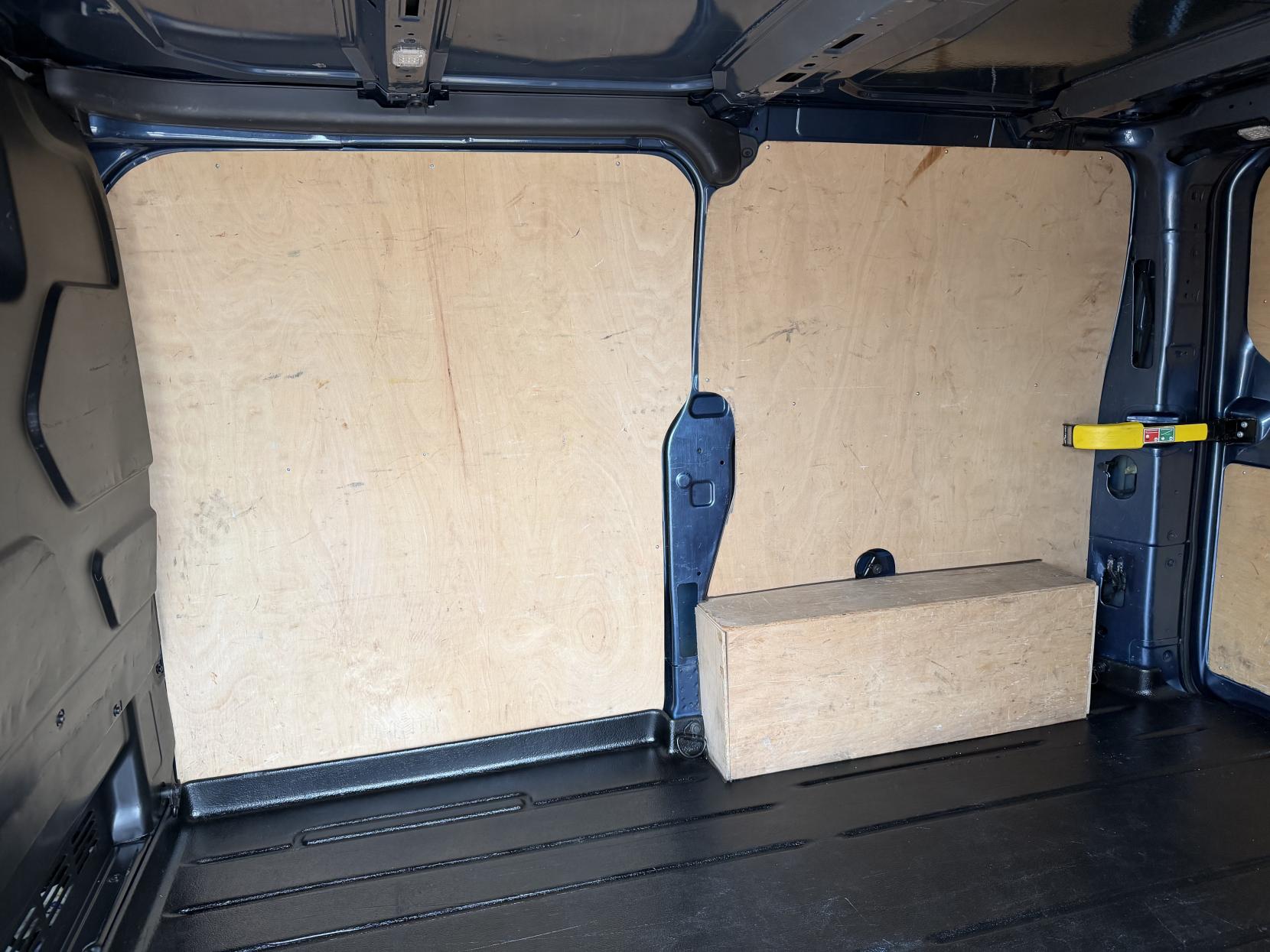 2019 Ford Transit Custom 2.0 300 EcoBlue Limited Panel Van 5dr Diesel Auto L1 H1 Euro 6 (s/s) (130 ps) - Thumbnail 36
