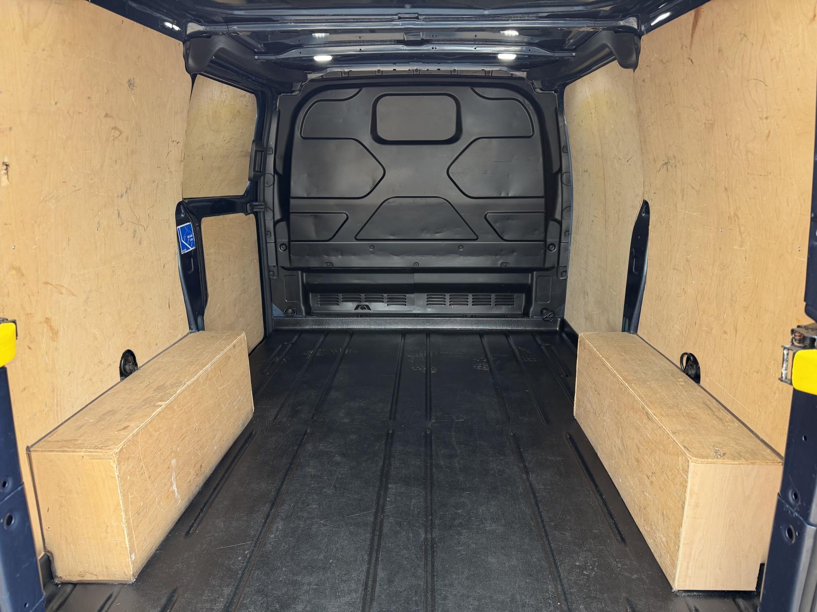 2019 Ford Transit Custom 2.0 300 EcoBlue Limited Panel Van 5dr Diesel Auto L1 H1 Euro 6 (s/s) (130 ps) - Thumbnail 40