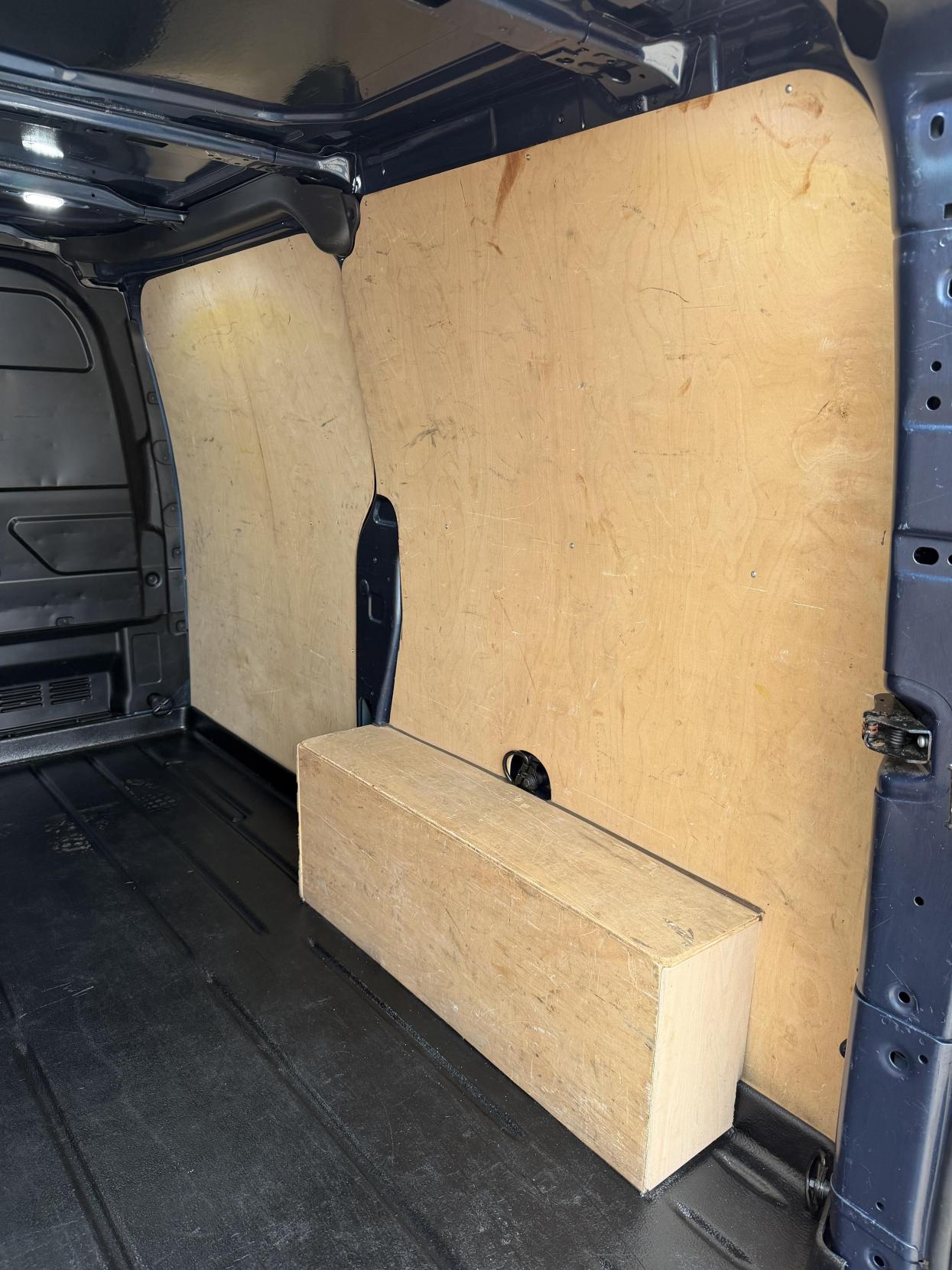 2019 Ford Transit Custom 2.0 300 EcoBlue Limited Panel Van 5dr Diesel Auto L1 H1 Euro 6 (s/s) (130 ps) - Thumbnail 44