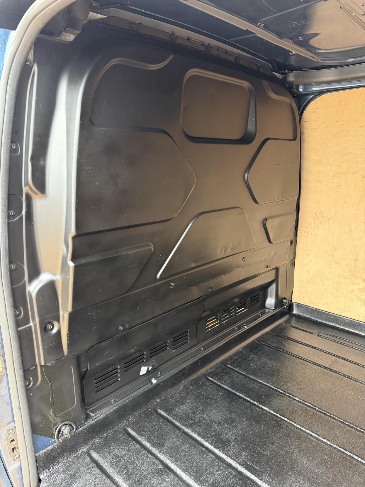 2019 Ford Transit Custom 2.0 300 EcoBlue Limited Panel Van 5dr Diesel Auto L1 H1 Euro 6 (s/s) (130 ps) - Thumbnail 41