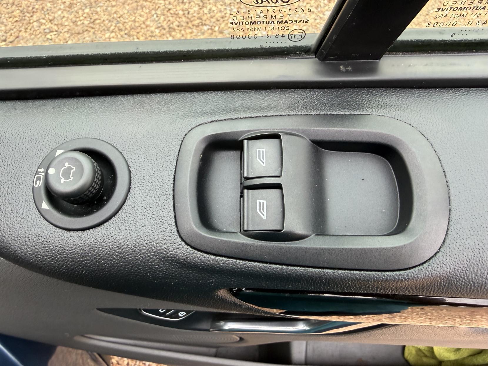 2019 Ford Transit Custom 2.0 300 EcoBlue Limited Panel Van 5dr Diesel Auto L1 H1 Euro 6 (s/s) (130 ps) - Thumbnail 26