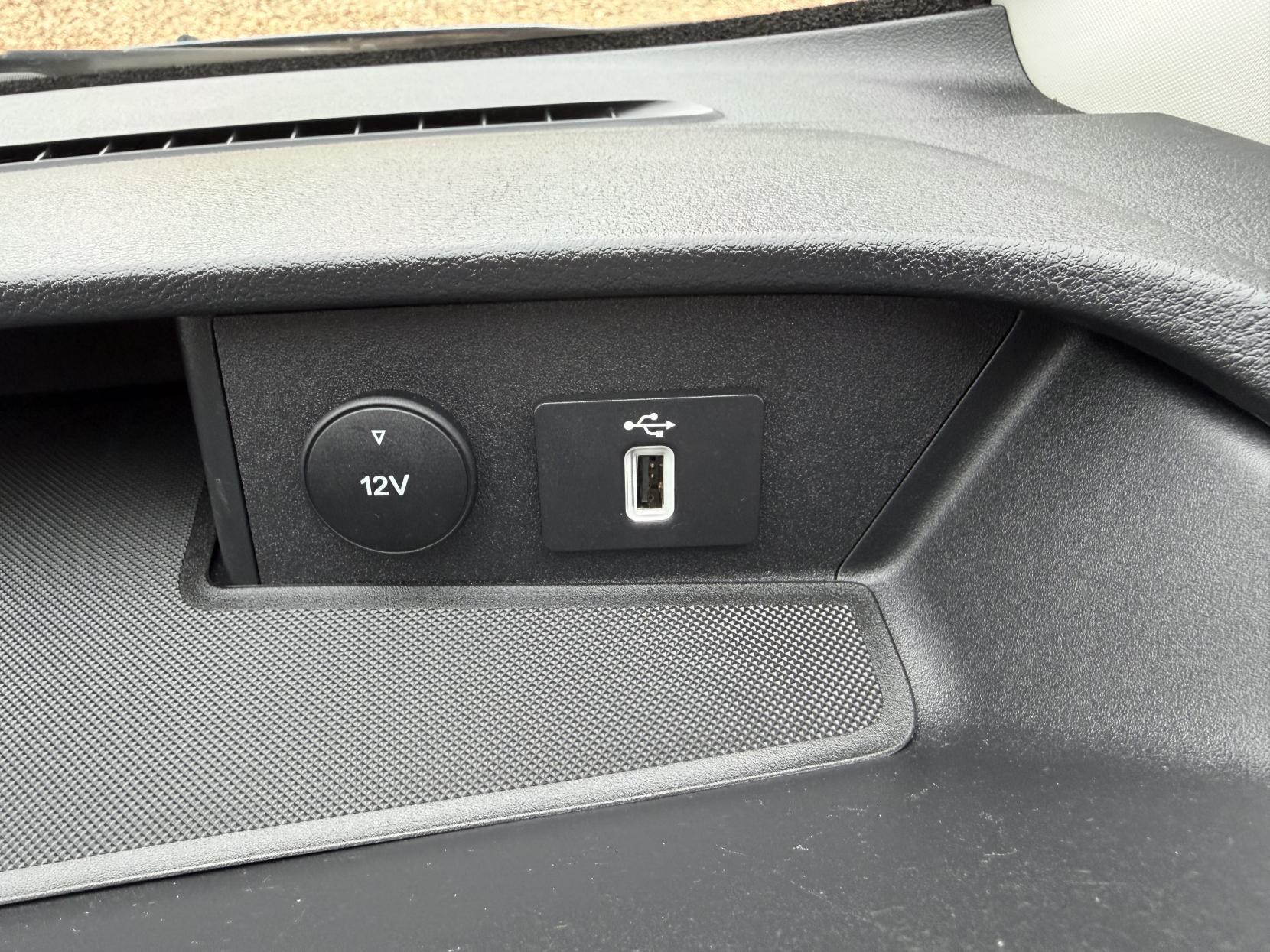 2019 Ford Transit Custom 2.0 300 EcoBlue Limited Panel Van 5dr Diesel Auto L1 H1 Euro 6 (s/s) (130 ps) - Thumbnail 28