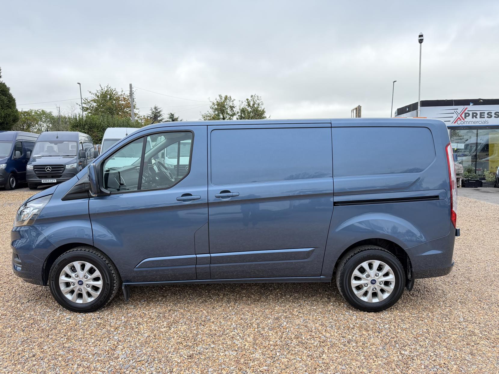 2019 Ford Transit Custom 2.0 300 EcoBlue Limited Panel Van 5dr Diesel Auto L1 H1 Euro 6 (s/s) (130 ps) - Thumbnail 8