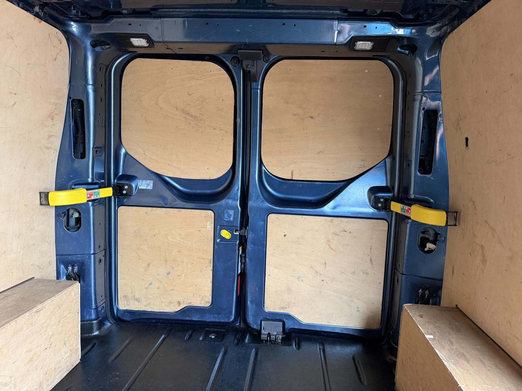 2019 Ford Transit Custom 2.0 300 EcoBlue Limited Panel Van 5dr Diesel Auto L1 H1 Euro 6 (s/s) (130 ps) - Thumbnail 39