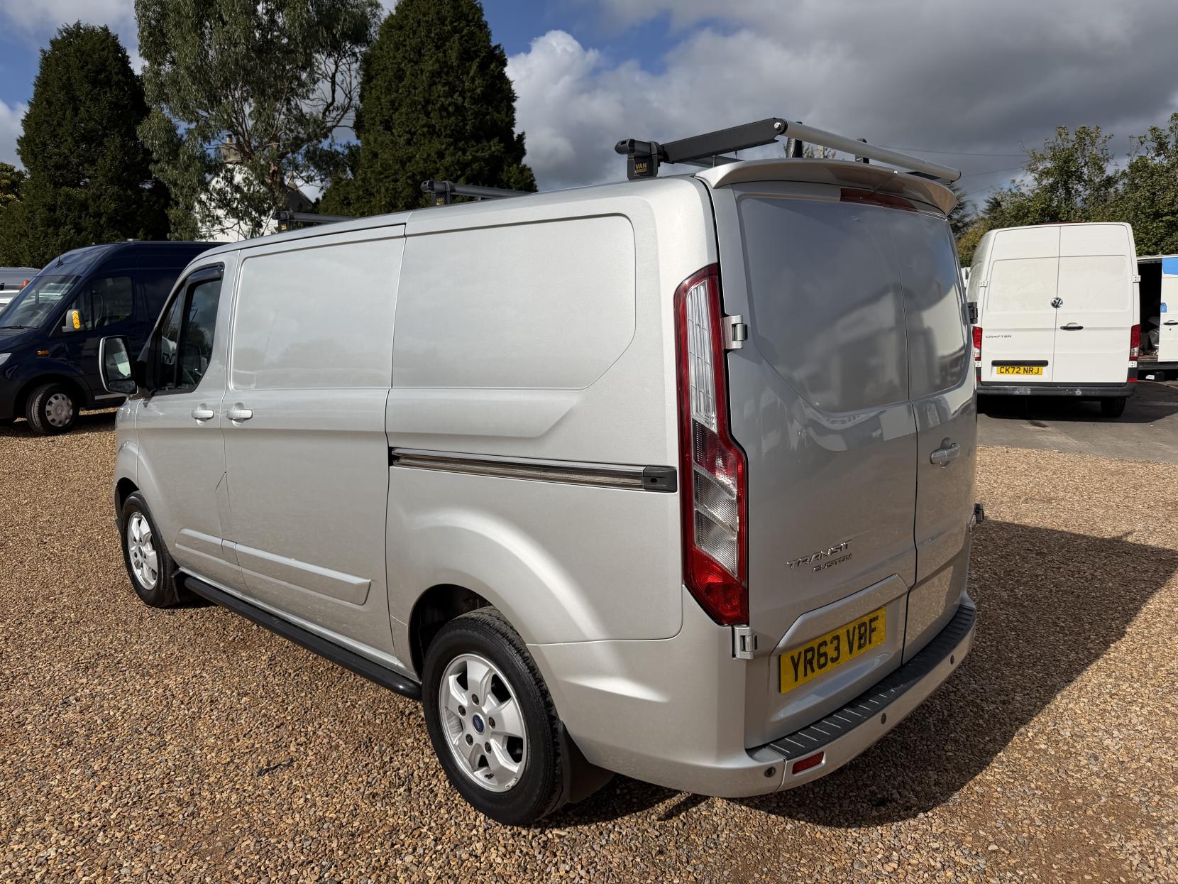 2013 Ford Transit Custom 2.2 TDCi 270 Limited Panel Van 5dr Diesel Manual L1 H1 (186 g/km, 123 bhp) - Thumbnail 9