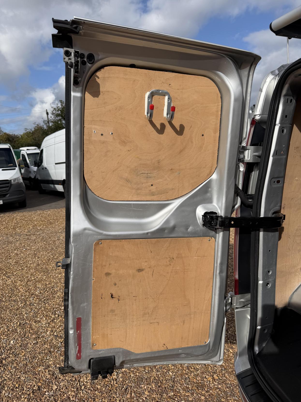 2013 Ford Transit Custom 2.2 TDCi 270 Limited Panel Van 5dr Diesel Manual L1 H1 (186 g/km, 123 bhp) - Thumbnail 42