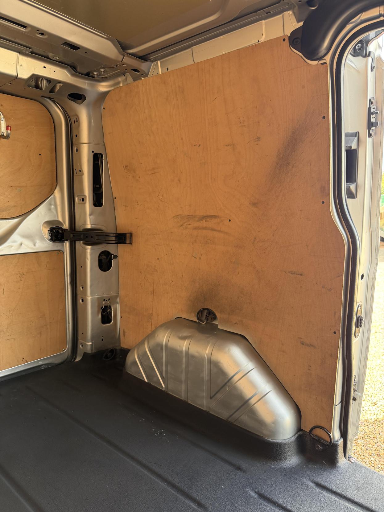 2013 Ford Transit Custom 2.2 TDCi 270 Limited Panel Van 5dr Diesel Manual L1 H1 (186 g/km, 123 bhp) - Thumbnail 40