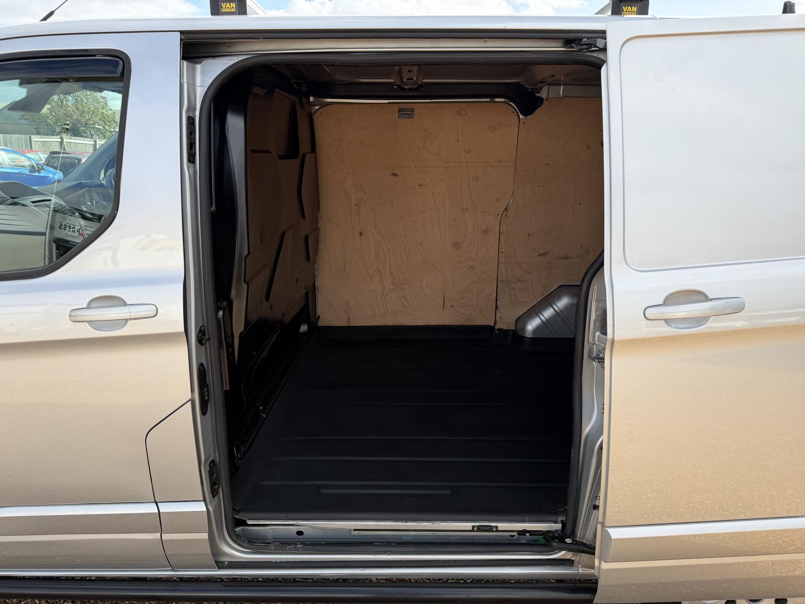 2013 Ford Transit Custom 2.2 TDCi 270 Limited Panel Van 5dr Diesel Manual L1 H1 (186 g/km, 123 bhp) - Thumbnail 35