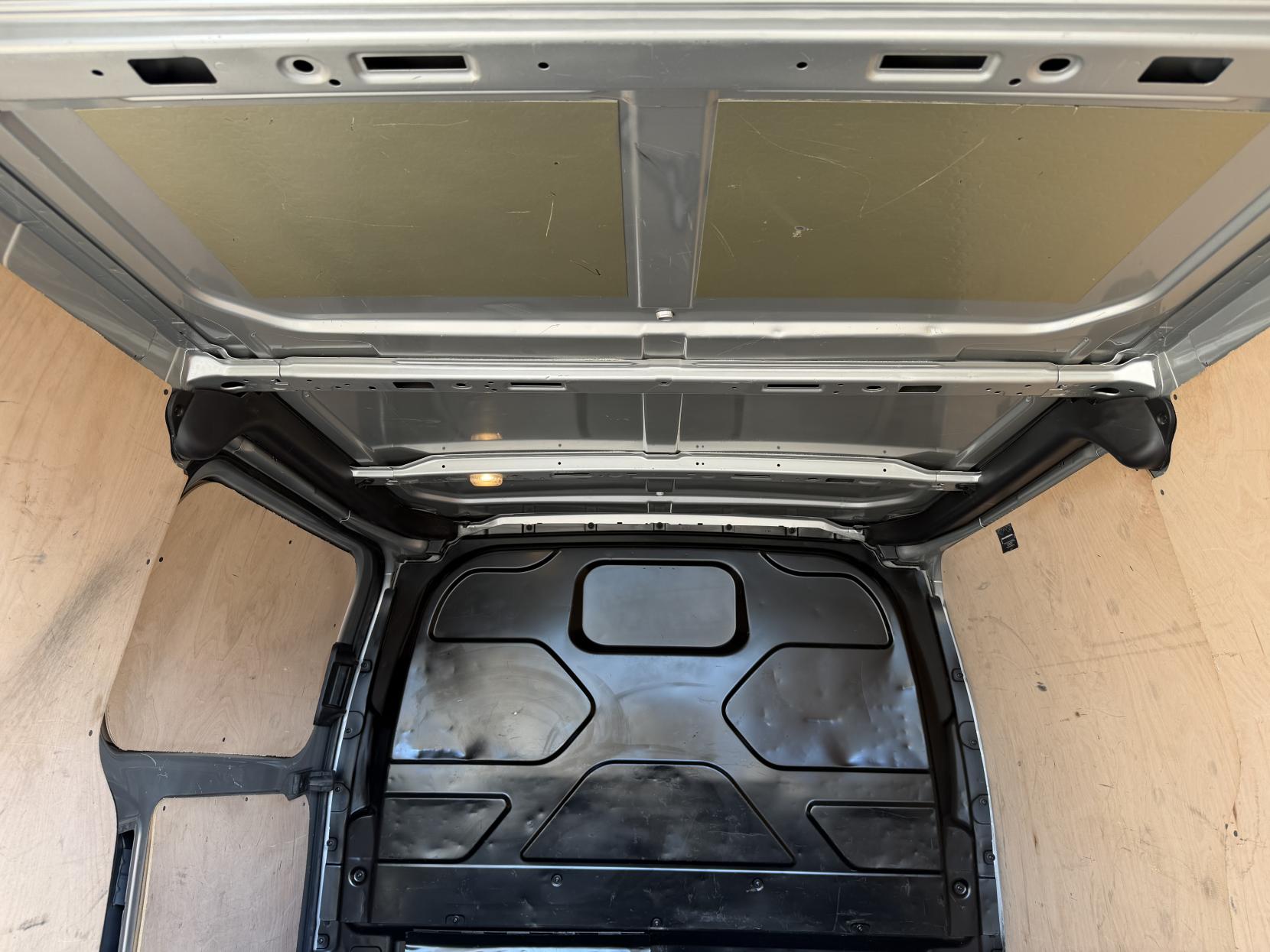 2013 Ford Transit Custom 2.2 TDCi 270 Limited Panel Van 5dr Diesel Manual L1 H1 (186 g/km, 123 bhp) - Thumbnail 46