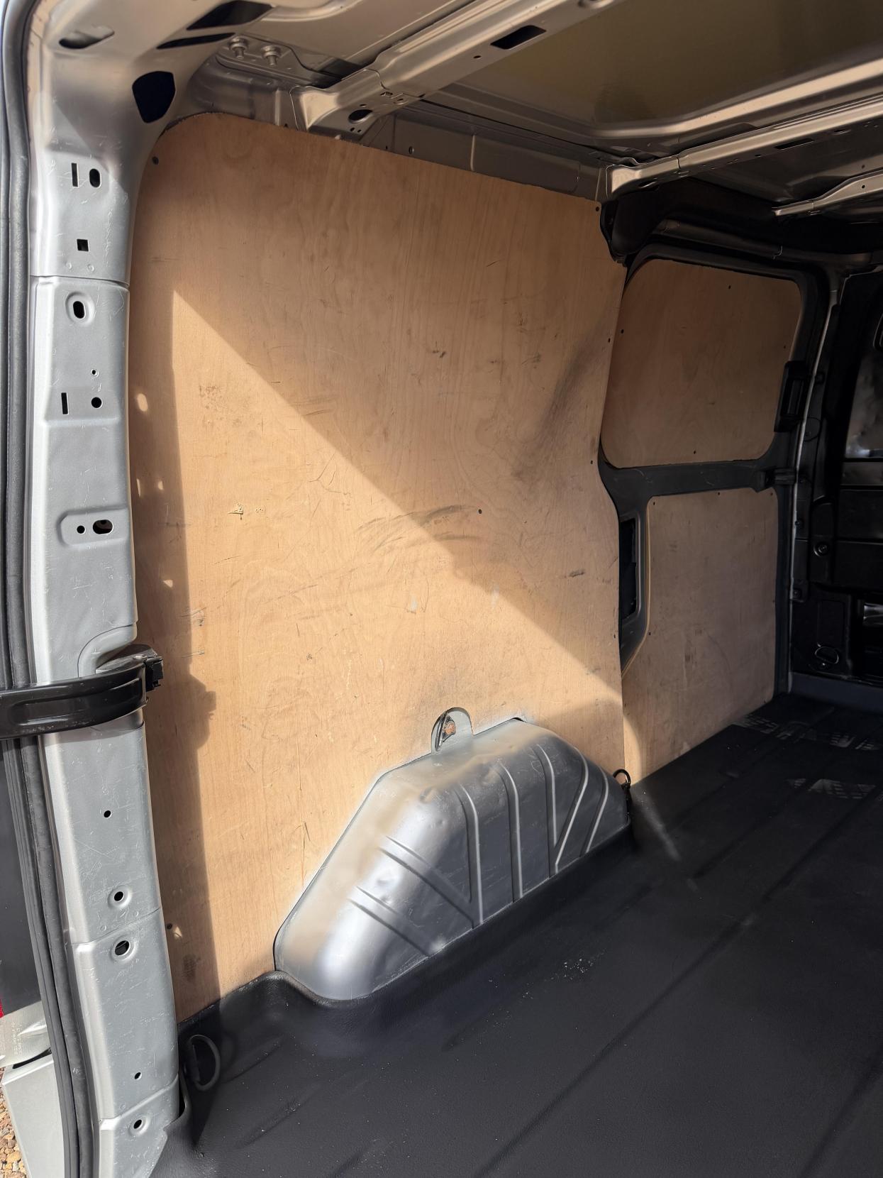 2013 Ford Transit Custom 2.2 TDCi 270 Limited Panel Van 5dr Diesel Manual L1 H1 (186 g/km, 123 bhp) - Thumbnail 43