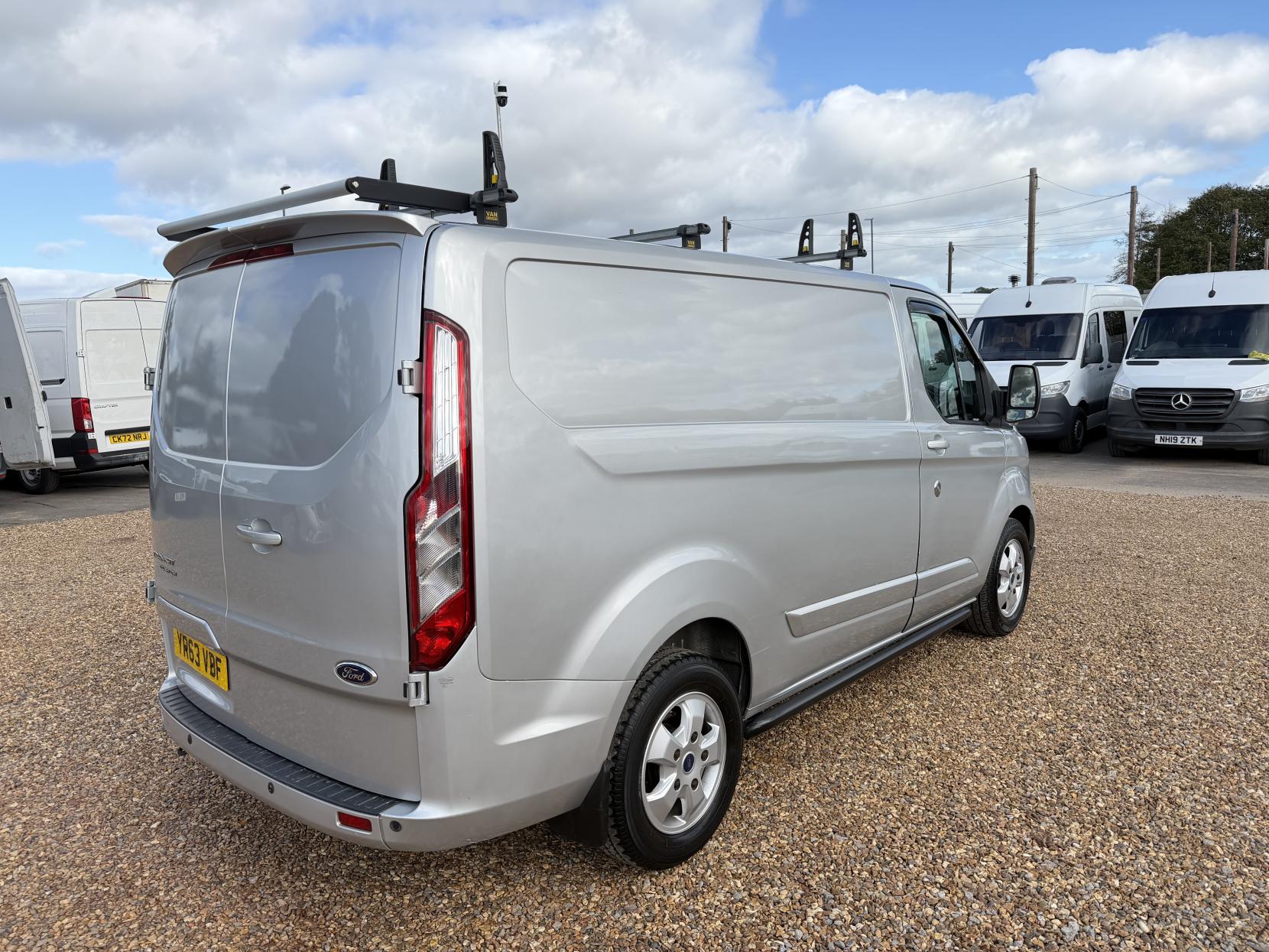 2013 Ford Transit Custom 2.2 TDCi 270 Limited Panel Van 5dr Diesel Manual L1 H1 (186 g/km, 123 bhp) - Thumbnail 11