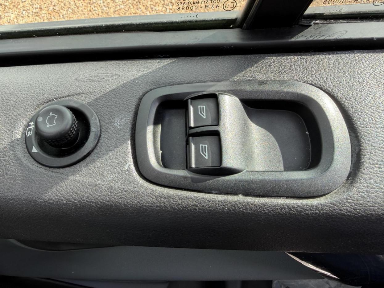 2013 Ford Transit Custom 2.2 TDCi 270 Limited Panel Van 5dr Diesel Manual L1 H1 (186 g/km, 123 bhp) - Thumbnail 26
