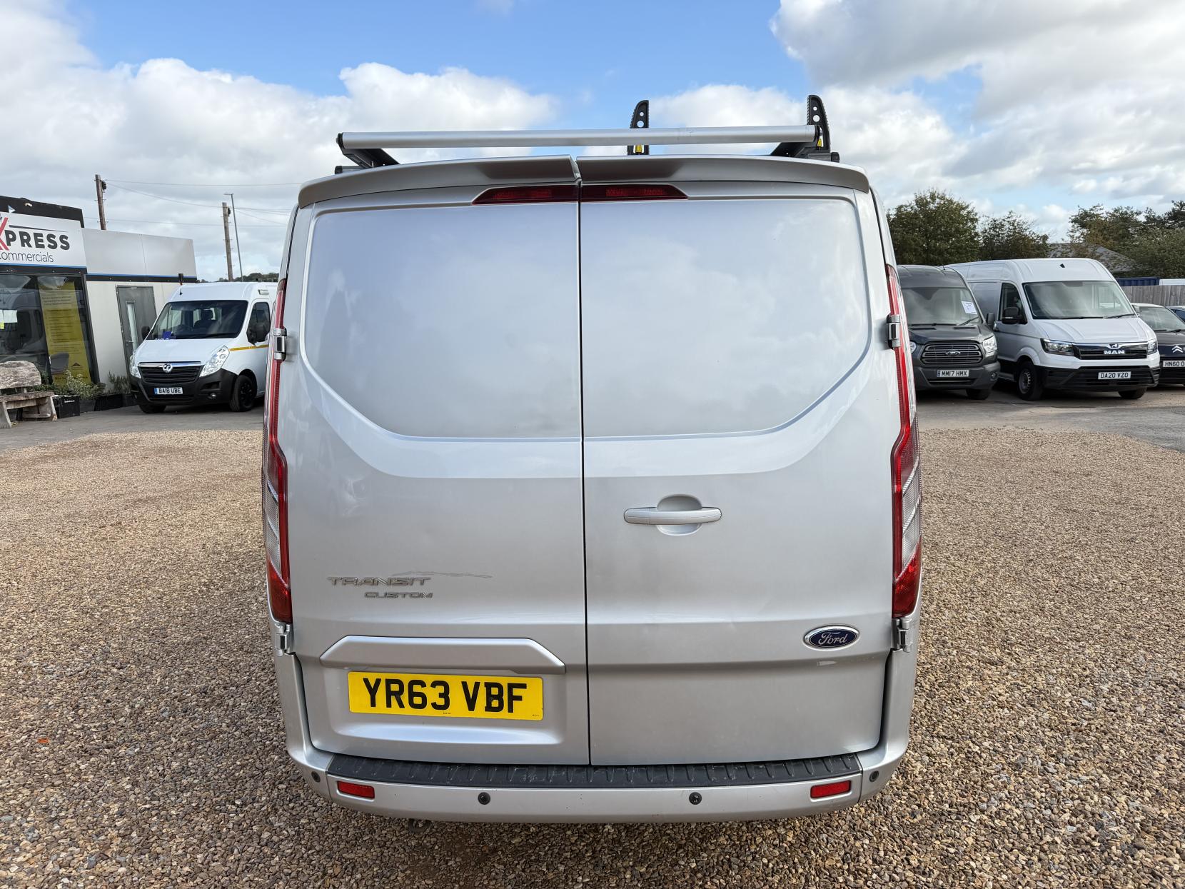 2013 Ford Transit Custom 2.2 TDCi 270 Limited Panel Van 5dr Diesel Manual L1 H1 (186 g/km, 123 bhp) - Thumbnail 10