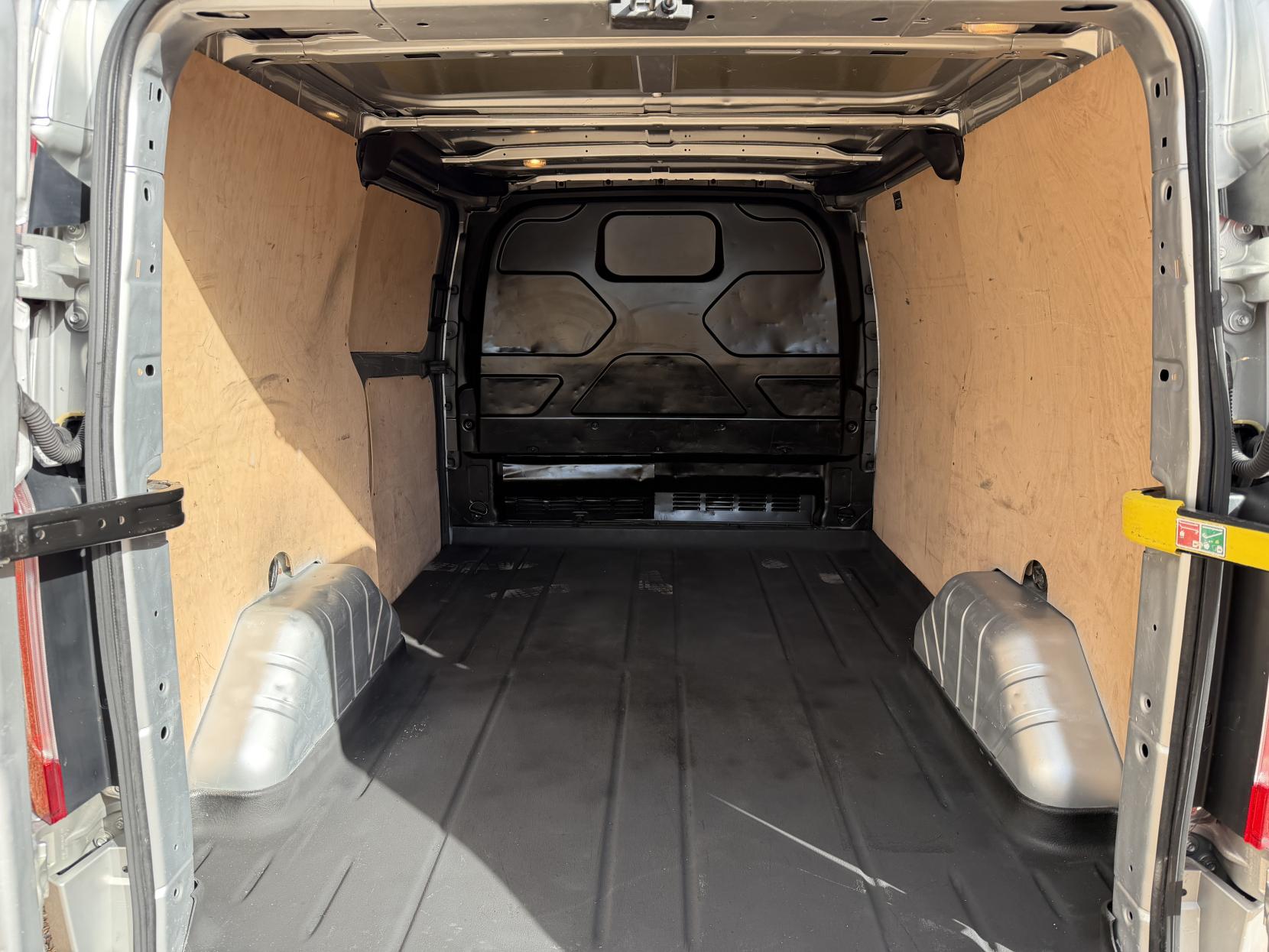 2013 Ford Transit Custom 2.2 TDCi 270 Limited Panel Van 5dr Diesel Manual L1 H1 (186 g/km, 123 bhp) - Thumbnail 38