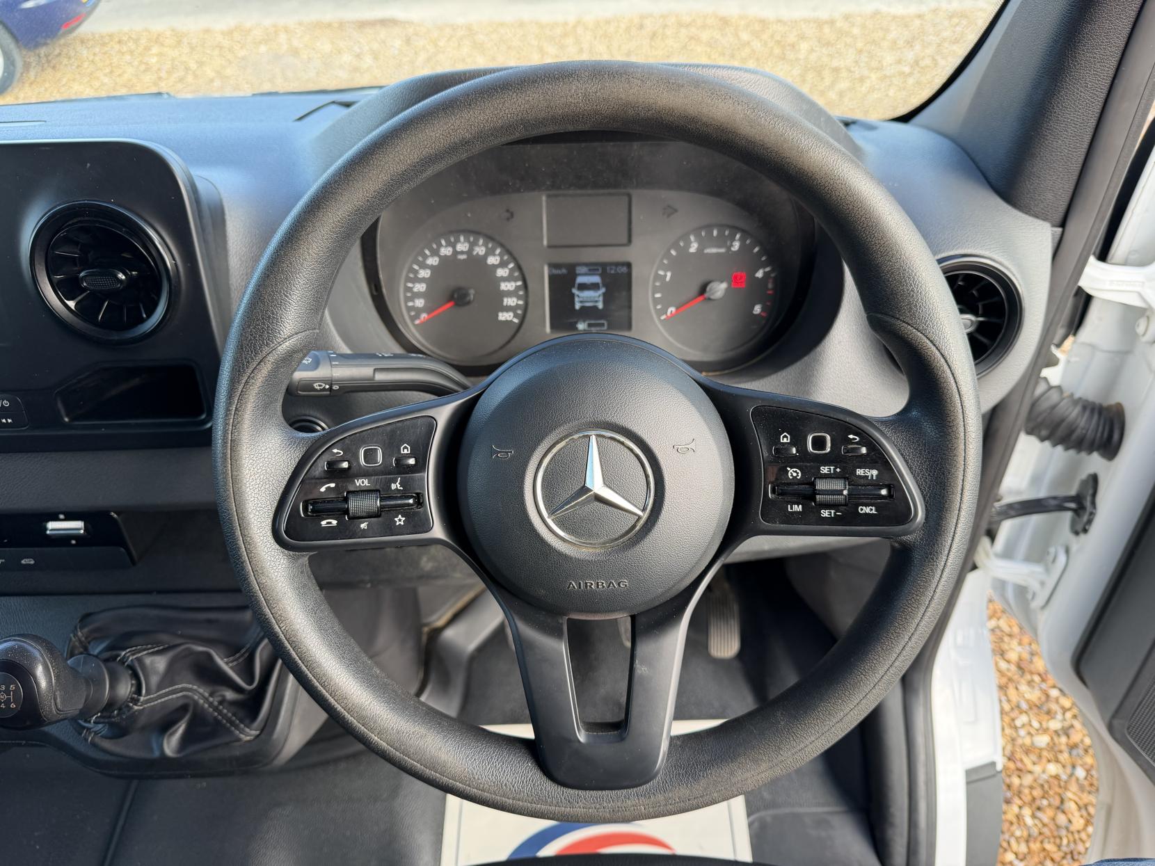 2019 Mercedes-Benz Sprinter 2.1 316 CDI Panel Van 5dr Diesel Manual RWD L2 H2 Euro 6 (163 ps) - Thumbnail 16