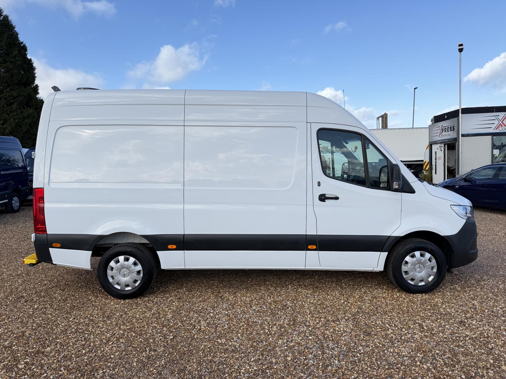 2019 Mercedes-Benz Sprinter 2.1 316 CDI Panel Van 5dr Diesel Manual RWD L2 H2 Euro 6 (163 ps) - Thumbnail 12
