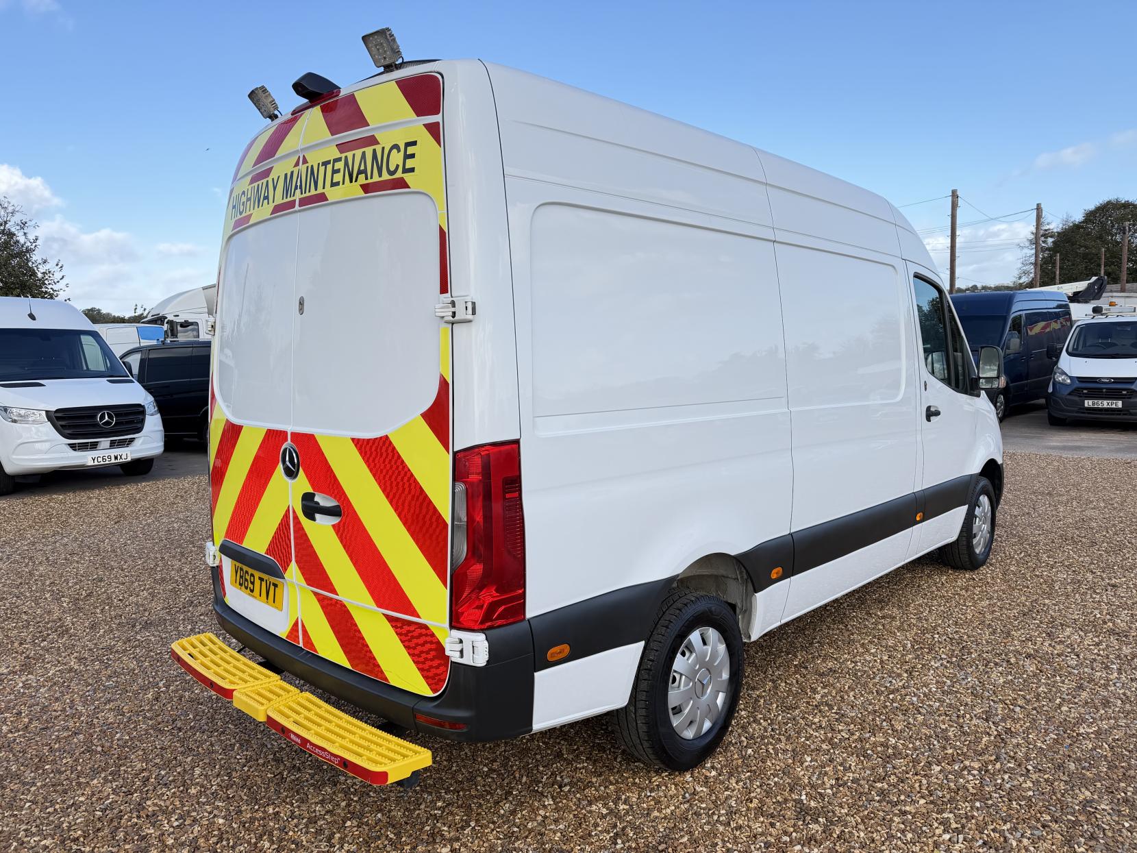 2019 Mercedes-Benz Sprinter 2.1 316 CDI Panel Van 5dr Diesel Manual RWD L2 H2 Euro 6 (163 ps) - Thumbnail 11