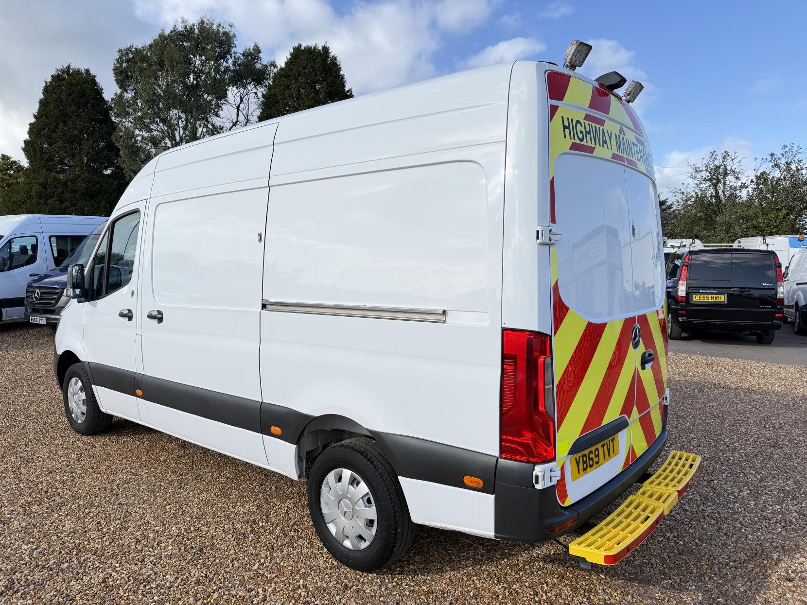 2019 Mercedes-Benz Sprinter 2.1 316 CDI Panel Van 5dr Diesel Manual RWD L2 H2 Euro 6 (163 ps) - Thumbnail 9