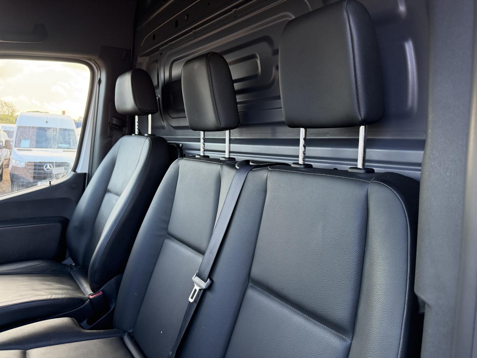 2019 Mercedes-Benz Sprinter 2.1 316 CDI Panel Van 5dr Diesel Manual RWD L2 H2 Euro 6 (163 ps) - Thumbnail 33