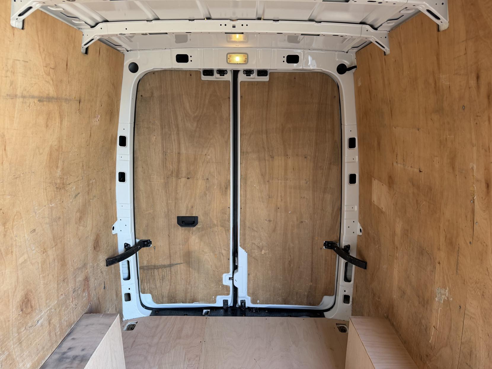 2022 Volkswagen Crafter 2.0 TDI CR30 Startline Panel Van 5dr Diesel Manual FWD MWB High Roof Euro 6 (s/s) (102 ps) - Thumbnail 36