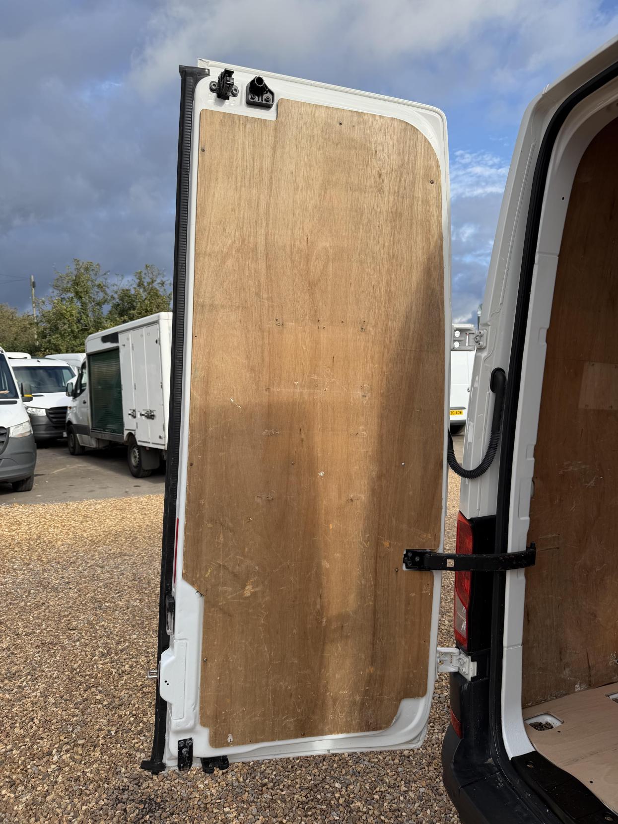2022 Volkswagen Crafter 2.0 TDI CR30 Startline Panel Van 5dr Diesel Manual FWD MWB High Roof Euro 6 (s/s) (102 ps) - Thumbnail 35