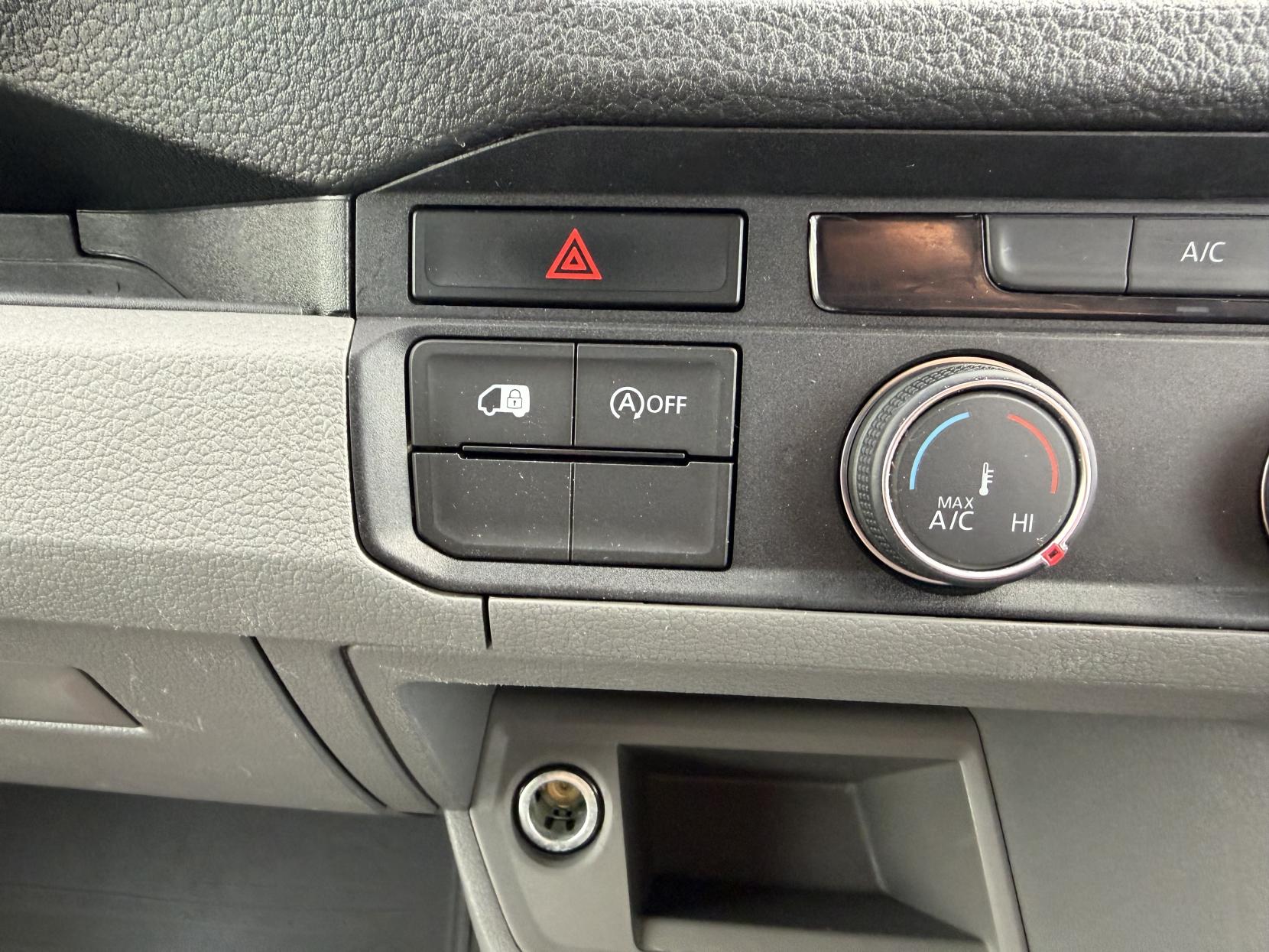 2022 Volkswagen Crafter 2.0 TDI CR30 Startline Panel Van 5dr Diesel Manual FWD MWB High Roof Euro 6 (s/s) (102 ps) - Thumbnail 20