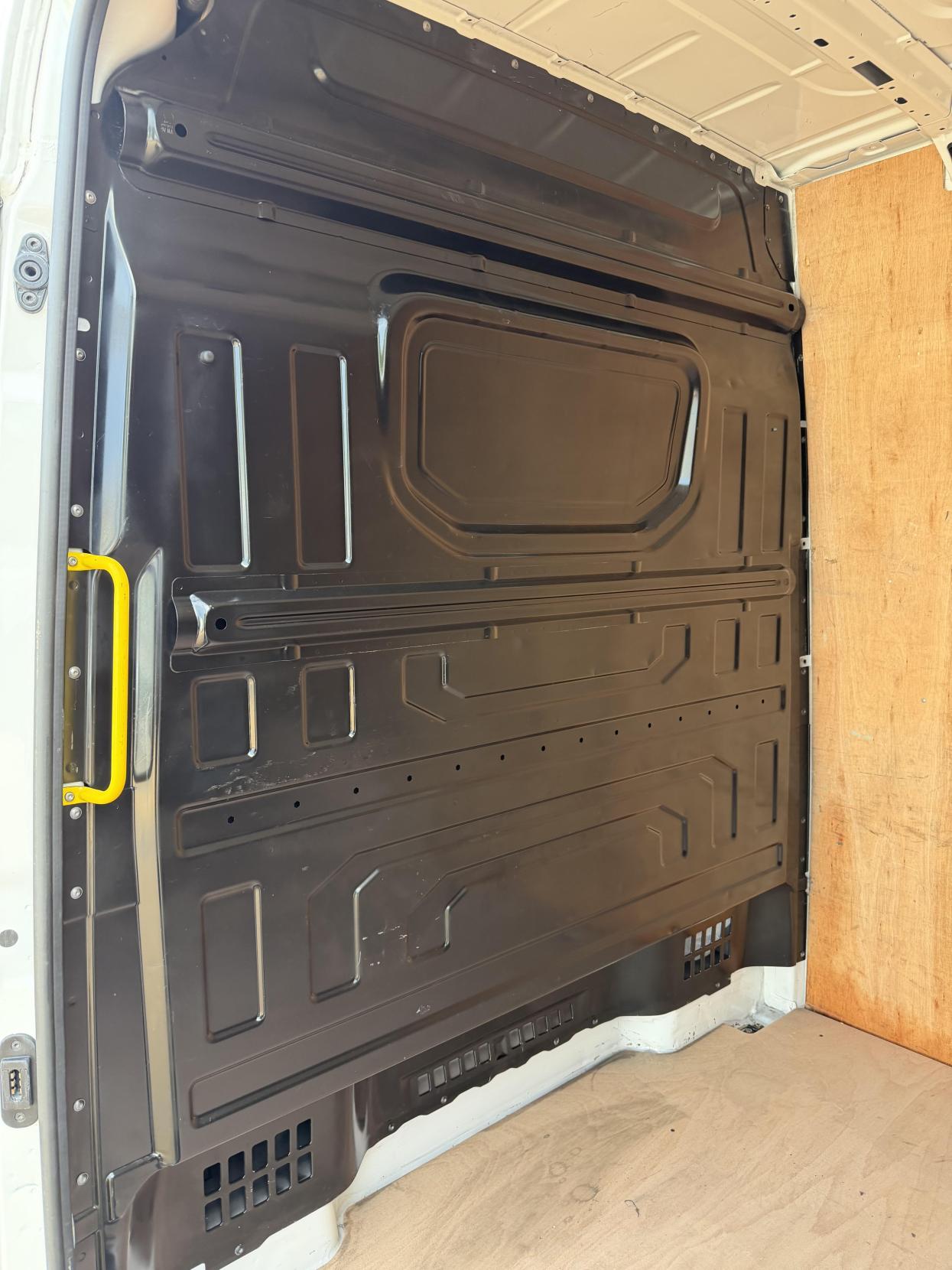 2022 Volkswagen Crafter 2.0 TDI CR30 Startline Panel Van 5dr Diesel Manual FWD MWB High Roof Euro 6 (s/s) (102 ps) - Thumbnail 37