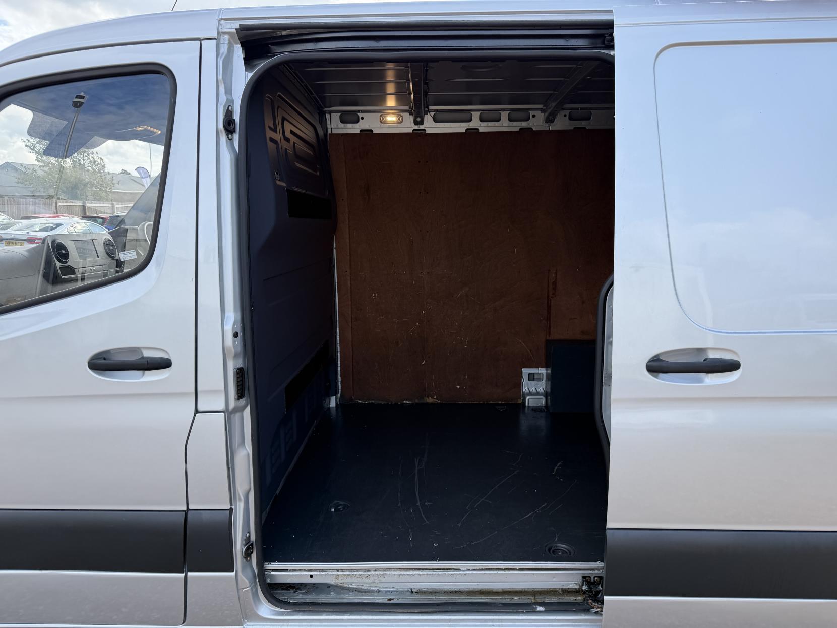 2020 Mercedes-Benz Sprinter 2.1 314 CDI Premium Panel Van 5dr Diesel Manual FWD L1 H1 Euro 6 (s/s) (143 ps) - Thumbnail 27