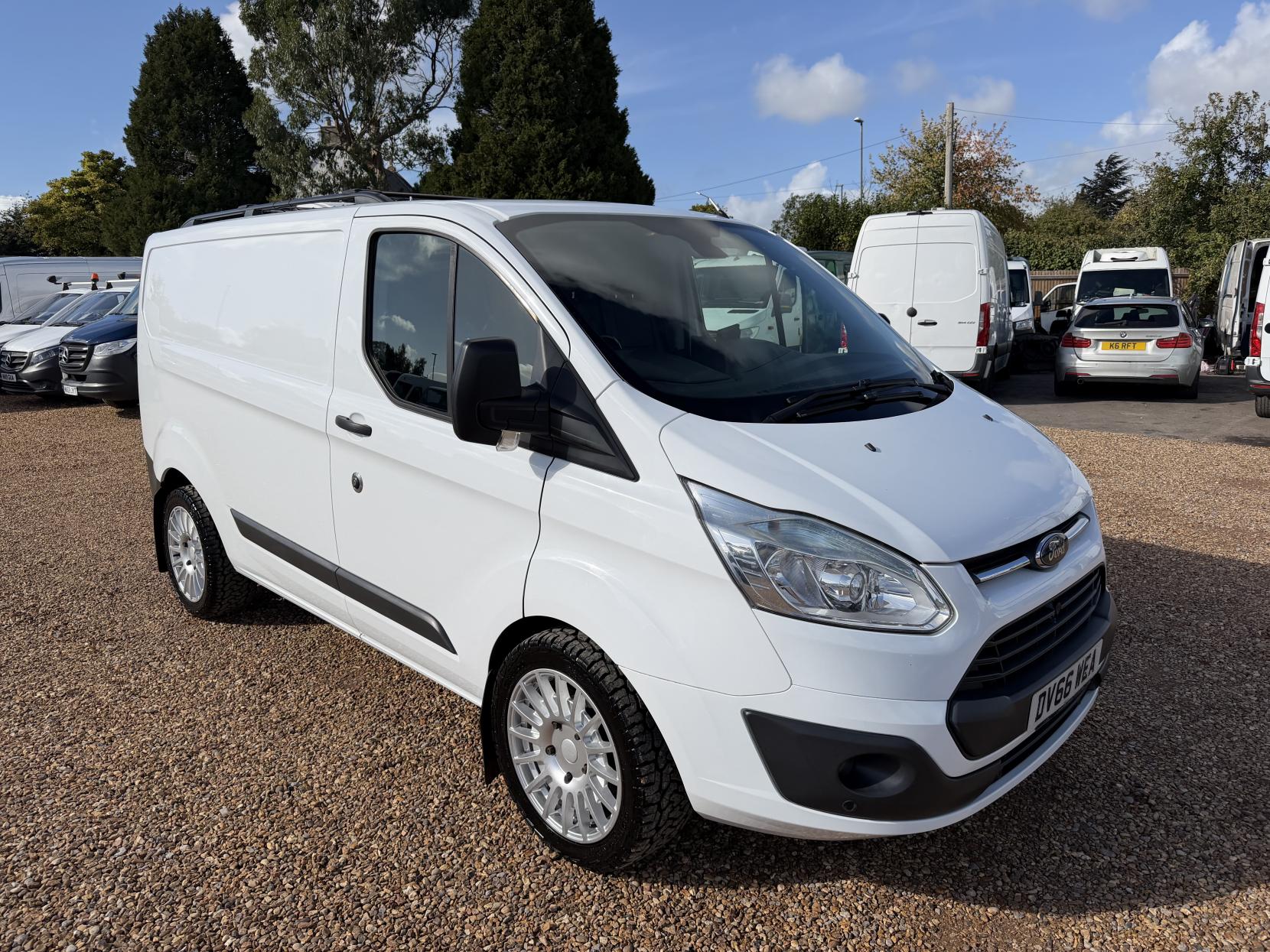 2016 Ford Transit Custom 2.2 TDCi 290 Trend Panel Van 5dr Diesel Manual L1 H1 (186 g/km, 123 bhp) - Thumbnail 3