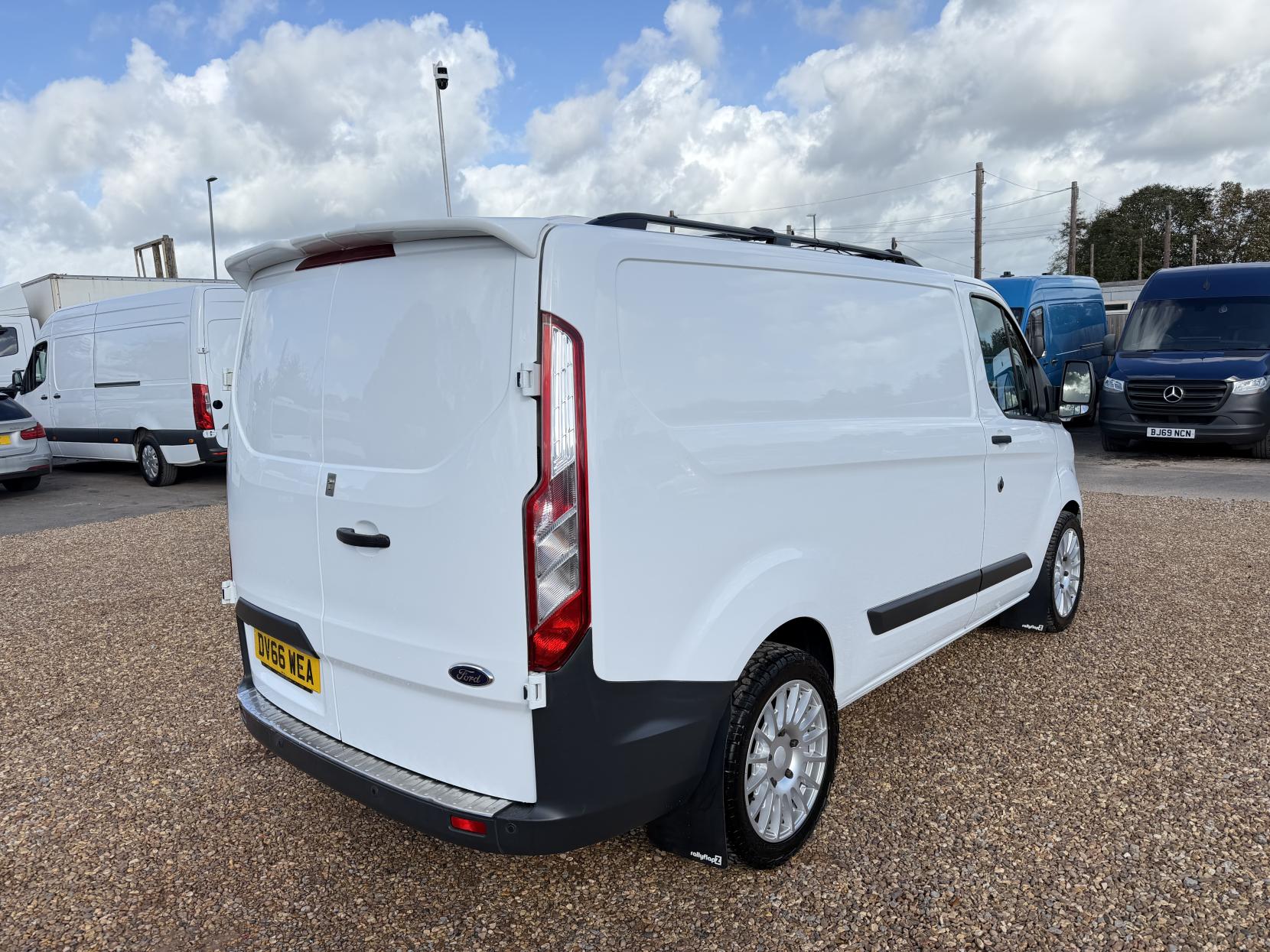 2016 Ford Transit Custom 2.2 TDCi 290 Trend Panel Van 5dr Diesel Manual L1 H1 (186 g/km, 123 bhp) - Thumbnail 7