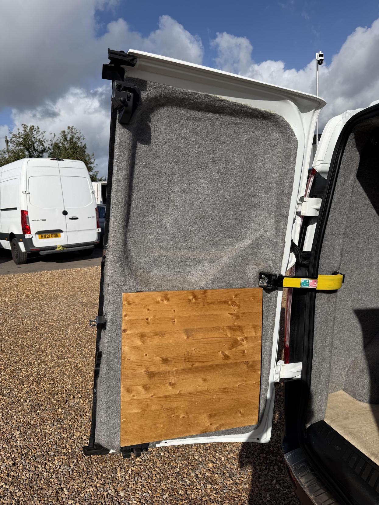 2016 Ford Transit Custom 2.2 TDCi 290 Trend Panel Van 5dr Diesel Manual L1 H1 (186 g/km, 123 bhp) - Thumbnail 51