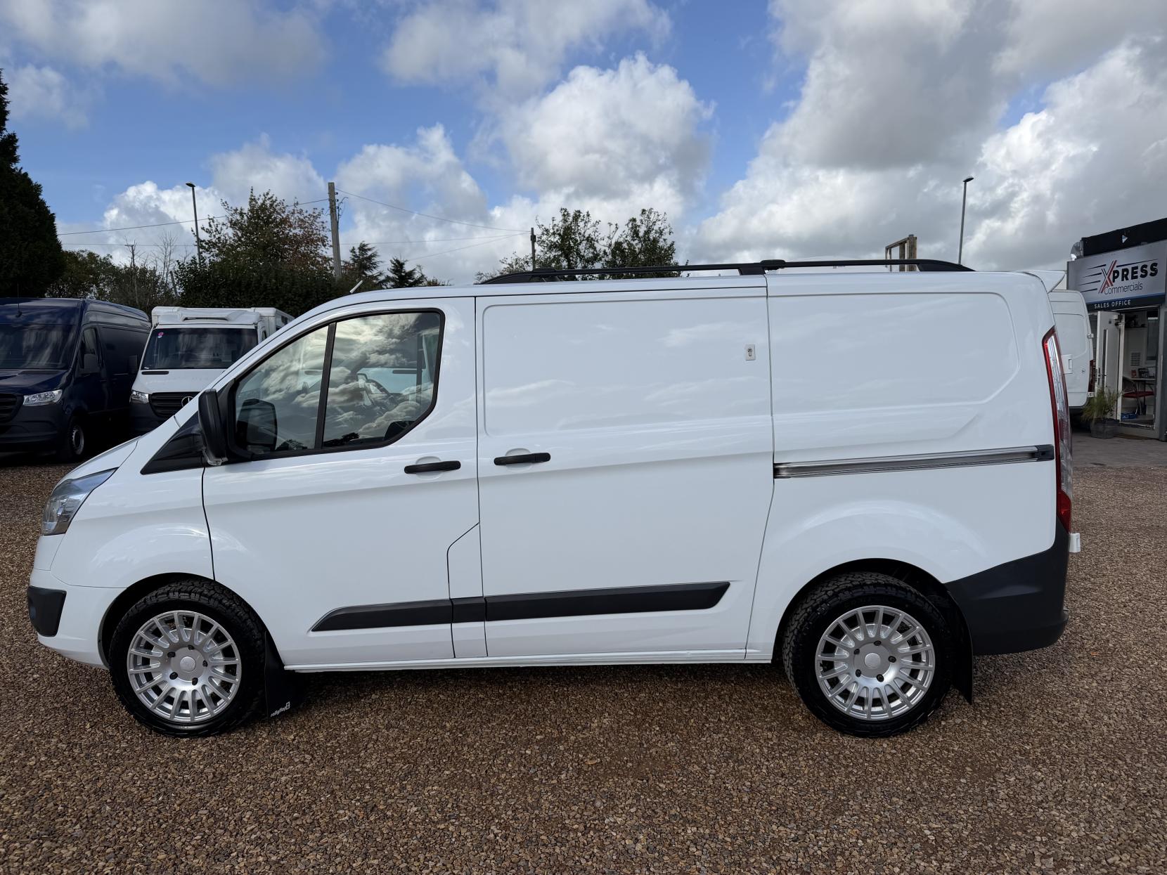 2016 Ford Transit Custom 2.2 TDCi 290 Trend Panel Van 5dr Diesel Manual L1 H1 (186 g/km, 123 bhp) - Thumbnail 4