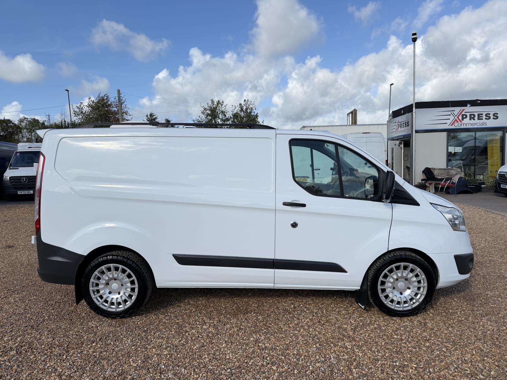 2016 Ford Transit Custom 2.2 TDCi 290 Trend Panel Van 5dr Diesel Manual L1 H1 (186 g/km, 123 bhp) - Thumbnail 9