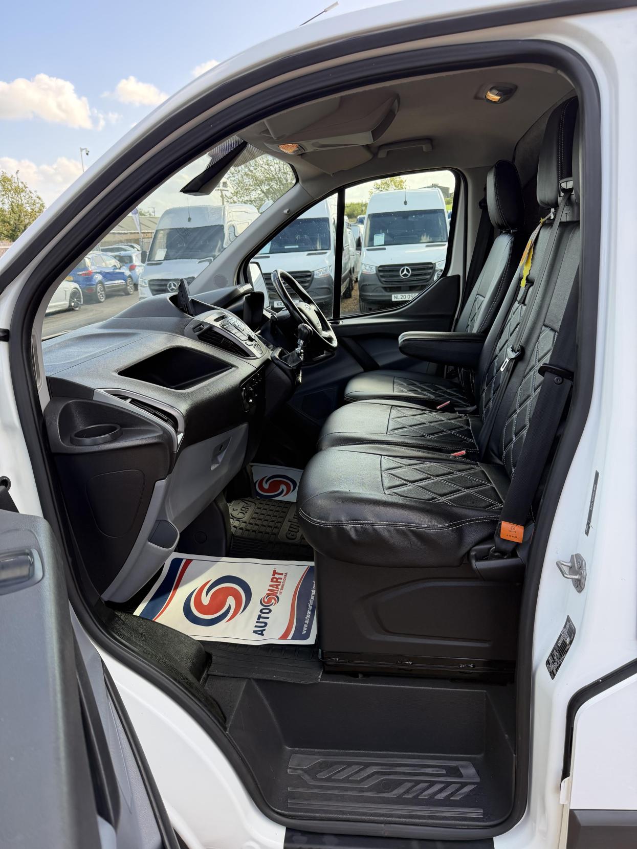 2016 Ford Transit Custom 2.2 TDCi 290 Trend Panel Van 5dr Diesel Manual L1 H1 (186 g/km, 123 bhp) - Thumbnail 15