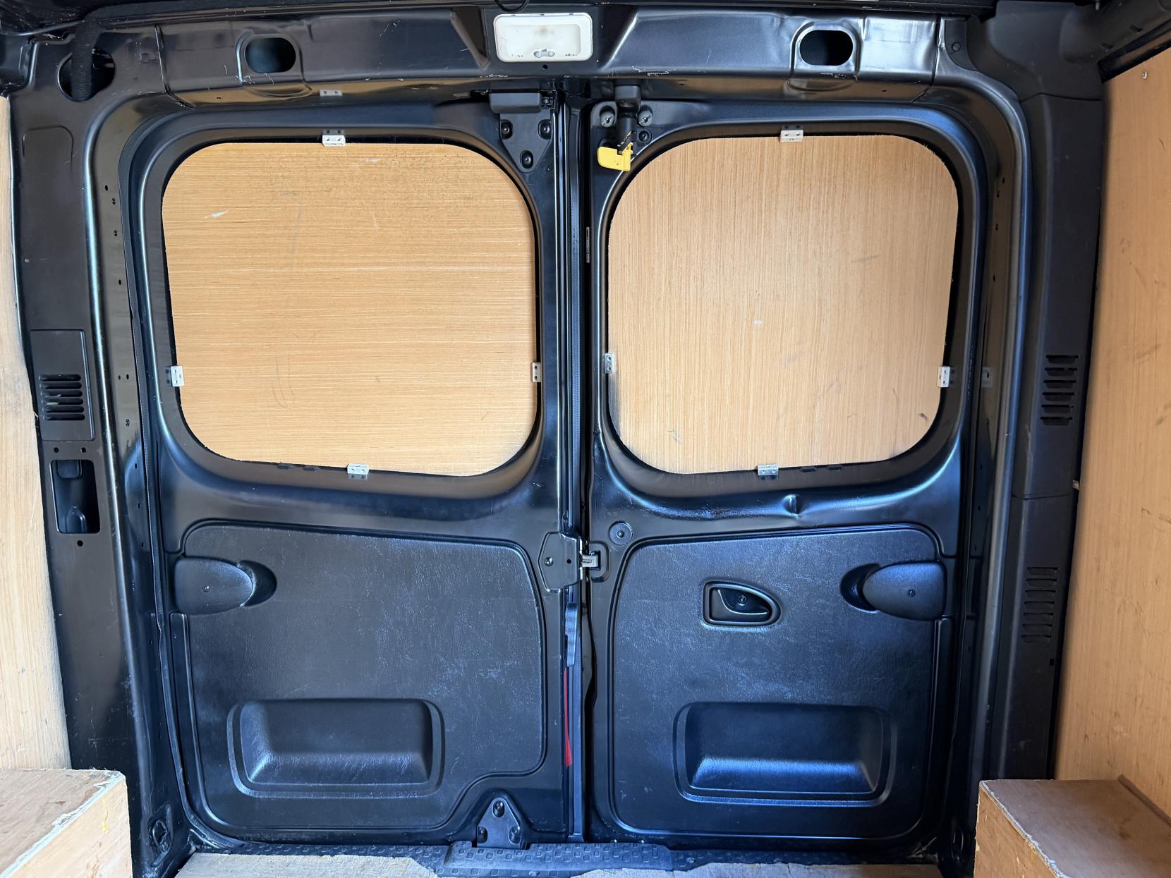 2021 Renault Trafic 2.0 dCi ENERGY 28 Sport Panel Van 5dr Diesel Manual SWB Standard Roof Euro 6 (s/s) (120 ps) - Thumbnail 37