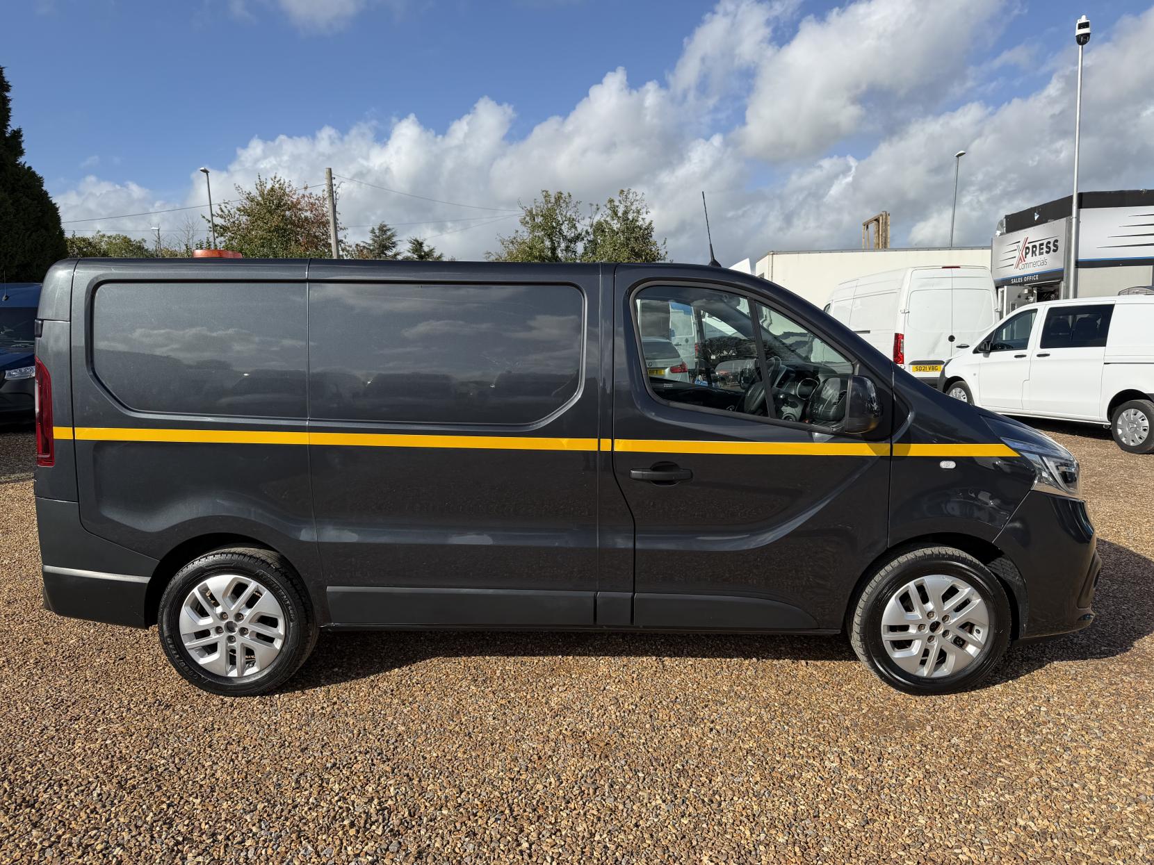 2021 Renault Trafic 2.0 dCi ENERGY 28 Sport Panel Van 5dr Diesel Manual SWB Standard Roof Euro 6 (s/s) (120 ps) - Thumbnail 12