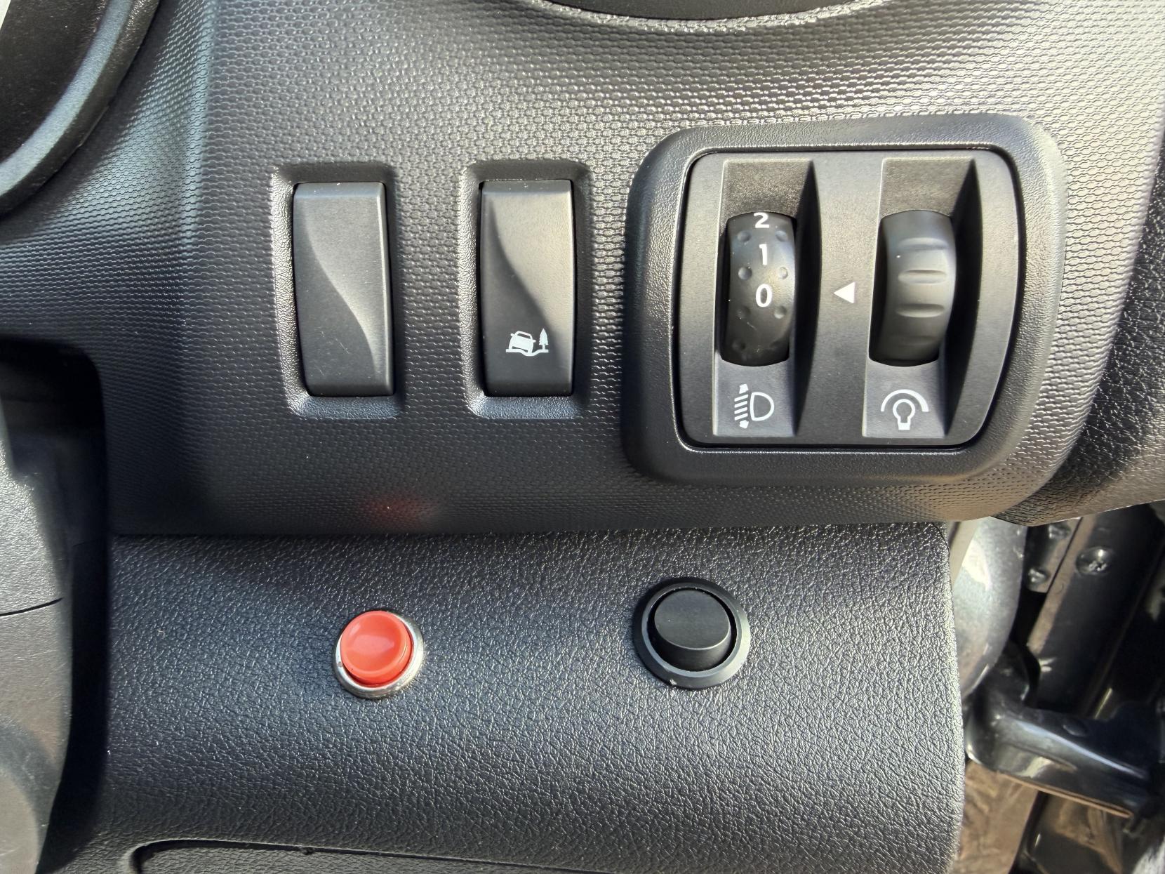 2021 Renault Trafic 2.0 dCi ENERGY 28 Sport Panel Van 5dr Diesel Manual SWB Standard Roof Euro 6 (s/s) (120 ps) - Thumbnail 26