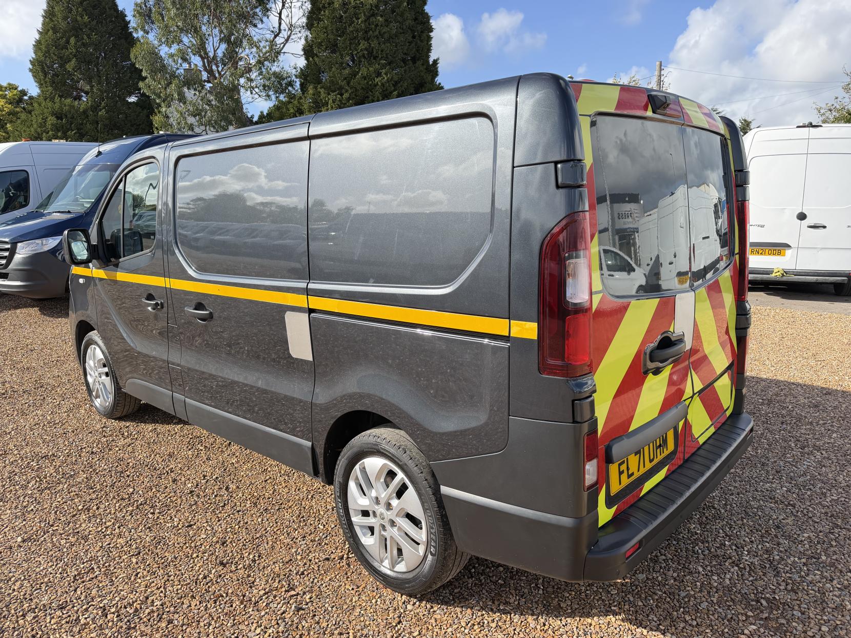 2021 Renault Trafic 2.0 dCi ENERGY 28 Sport Panel Van 5dr Diesel Manual SWB Standard Roof Euro 6 (s/s) (120 ps) - Thumbnail 9