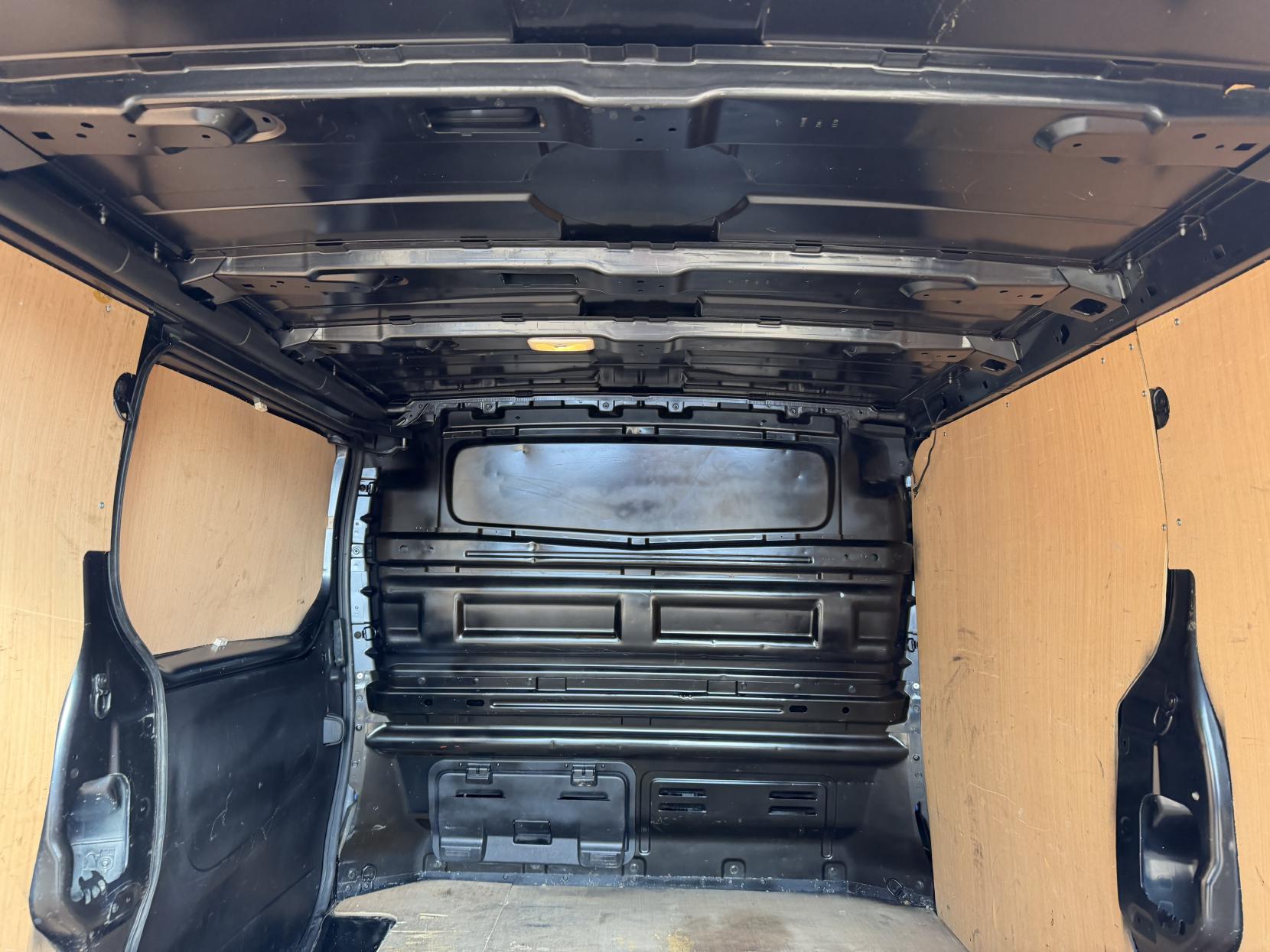 2021 Renault Trafic 2.0 dCi ENERGY 28 Sport Panel Van 5dr Diesel Manual SWB Standard Roof Euro 6 (s/s) (120 ps) - Thumbnail 46