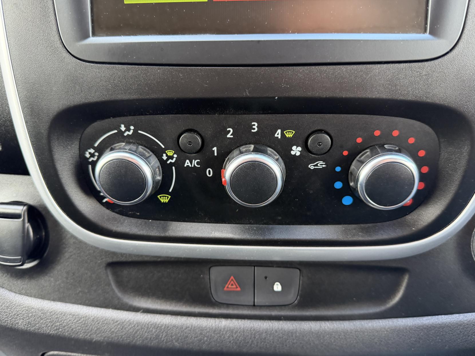 2021 Renault Trafic 2.0 dCi ENERGY 28 Sport Panel Van 5dr Diesel Manual SWB Standard Roof Euro 6 (s/s) (120 ps) - Thumbnail 24