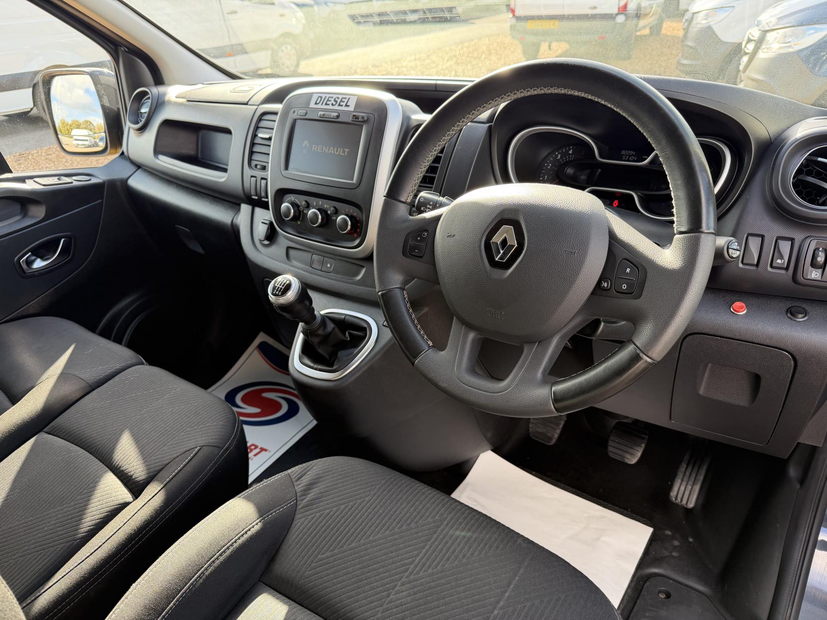 2021 Renault Trafic 2.0 dCi ENERGY 28 Sport Panel Van 5dr Diesel Manual SWB Standard Roof Euro 6 (s/s) (120 ps) - Thumbnail 2