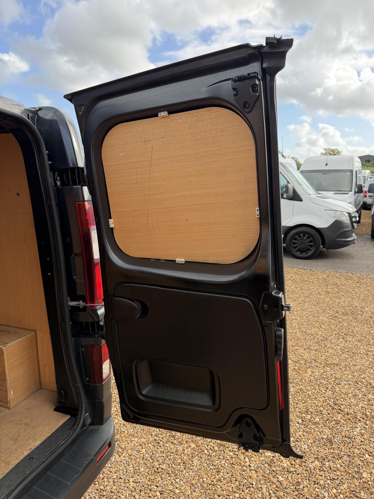 2021 Renault Trafic 2.0 dCi ENERGY 28 Sport Panel Van 5dr Diesel Manual SWB Standard Roof Euro 6 (s/s) (120 ps) - Thumbnail 44