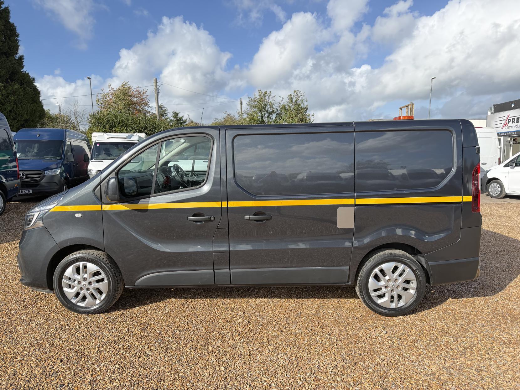 2021 Renault Trafic 2.0 dCi ENERGY 28 Sport Panel Van 5dr Diesel Manual SWB Standard Roof Euro 6 (s/s) (120 ps) - Thumbnail 8