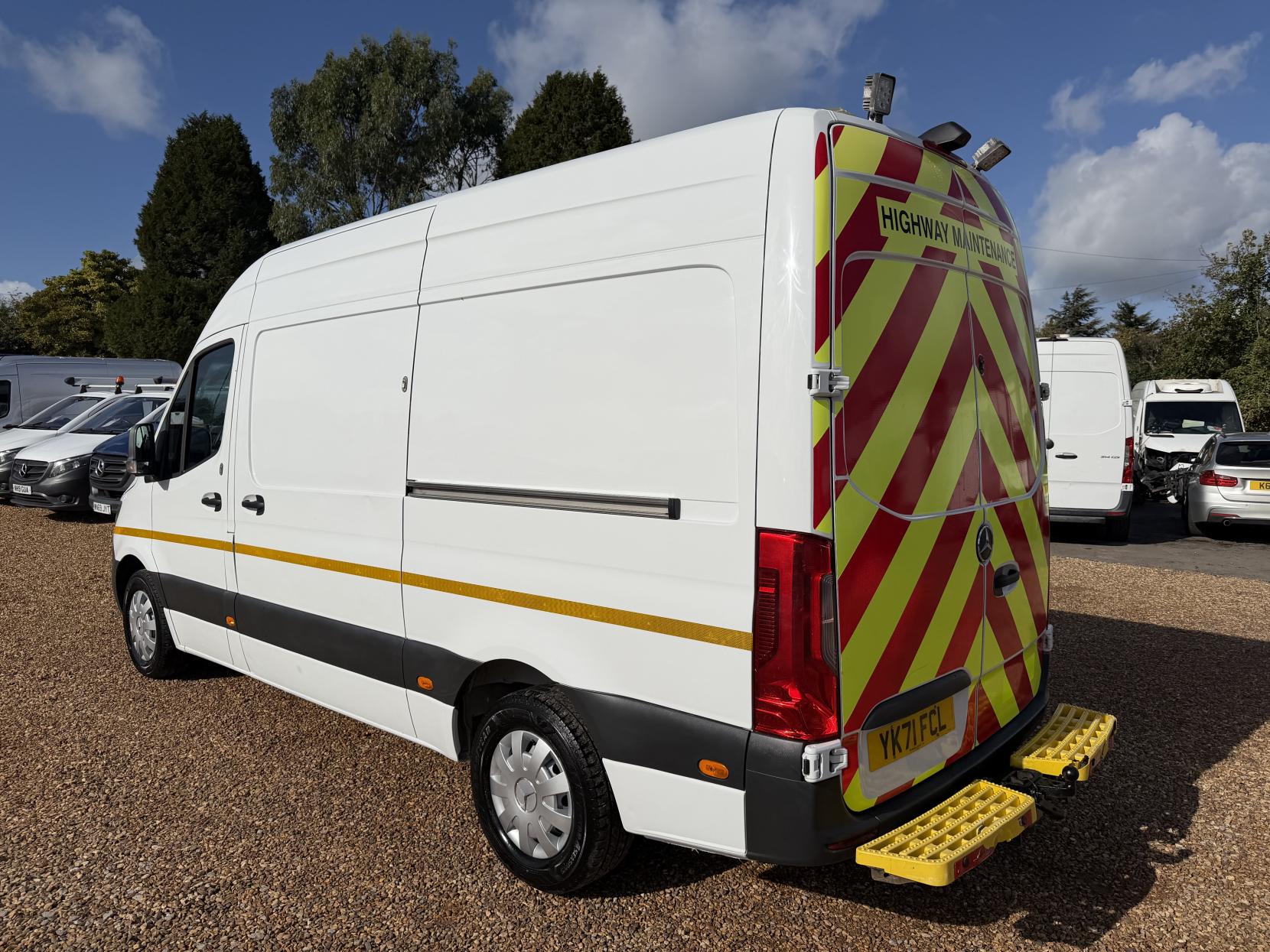 2021 Mercedes-Benz Sprinter 2.1 316 CDI Progressive Panel Van 5dr Diesel Manual RWD L2 H2 Euro 6 (s/s) (163 ps) - Thumbnail 9